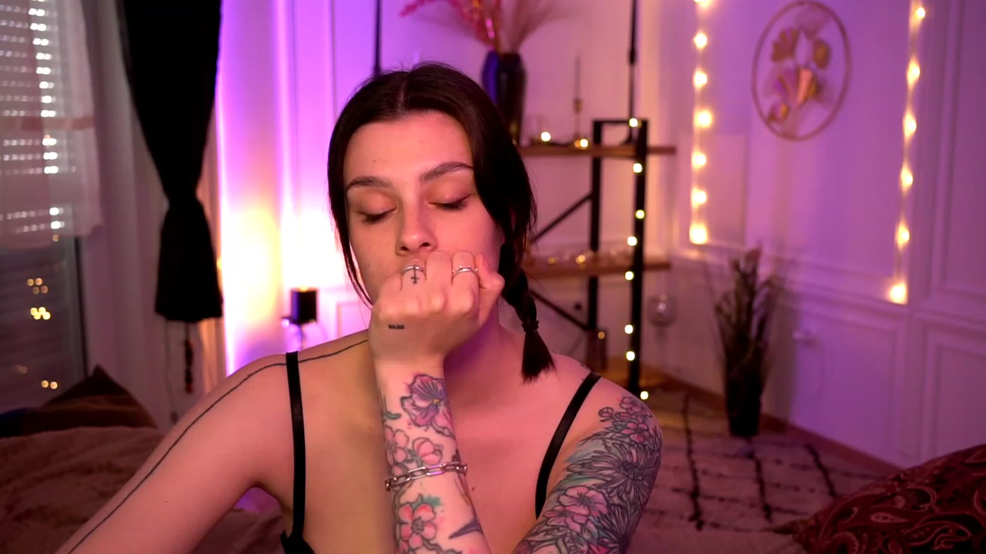 Gallery image thumbnail from lucynutty's myfreecams stream on, 04/30/2023, 12:33 image 16 of 20