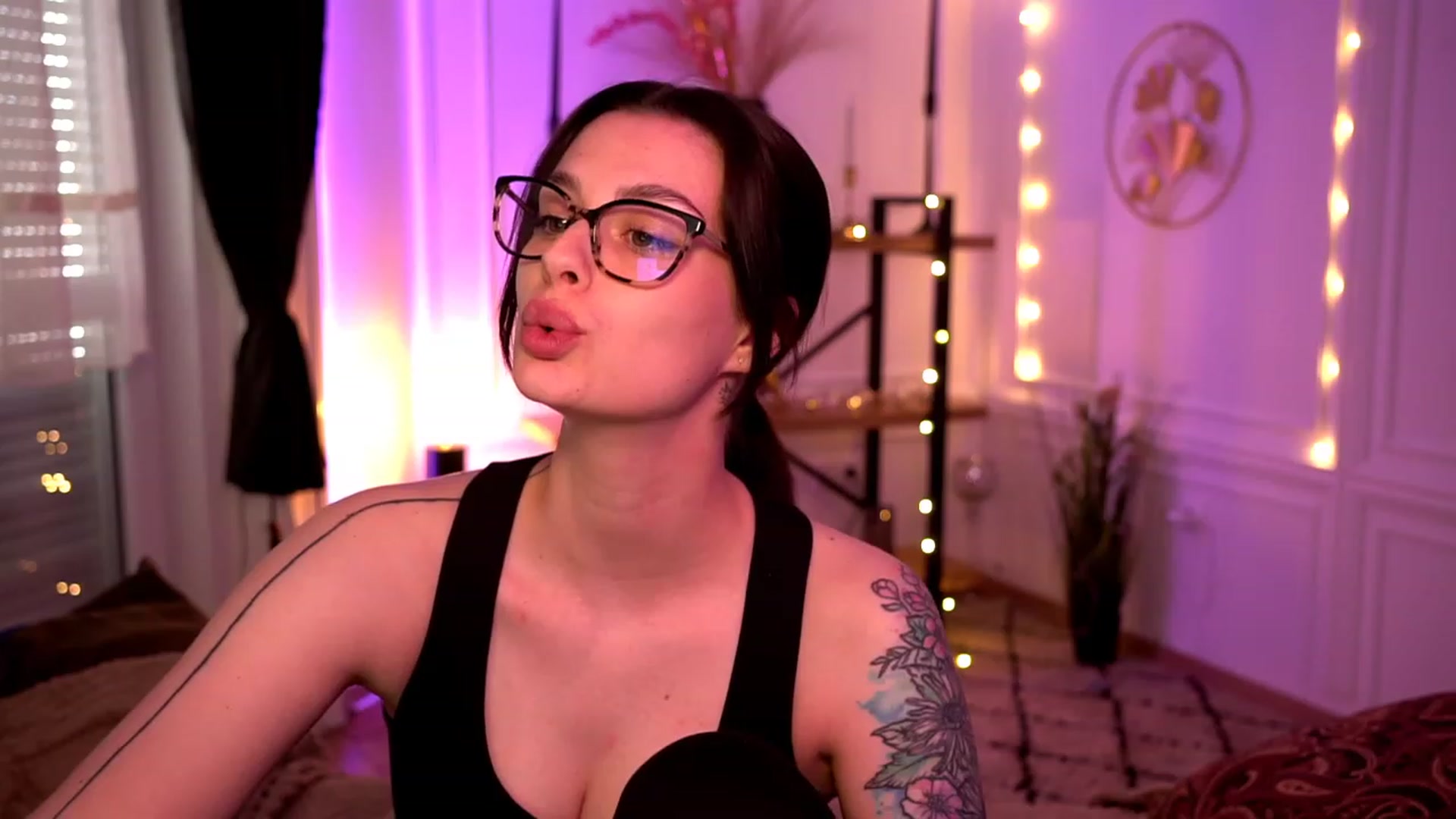 Gallery image thumbnail from lucynutty's myfreecams stream on, 04/30/2023, 13:56 image 13 of 20