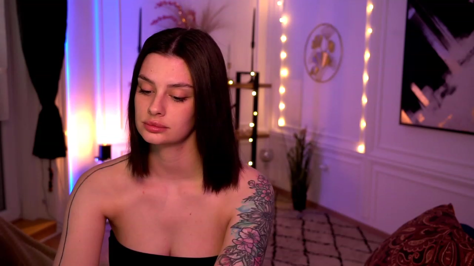 Gallery image thumbnail from lucynutty's myfreecams stream on, 05/02/2023, 11:27 image 19 of 20
