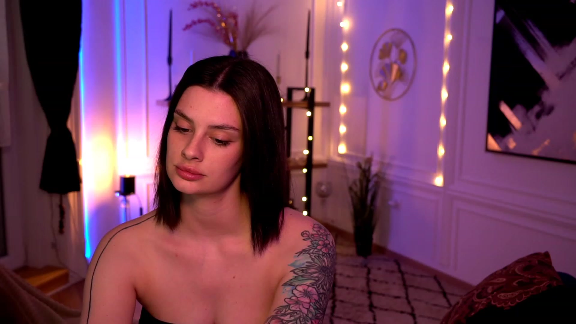 Gallery image thumbnail from lucynutty's myfreecams stream on, 05/02/2023, 12:46 image 6 of 20