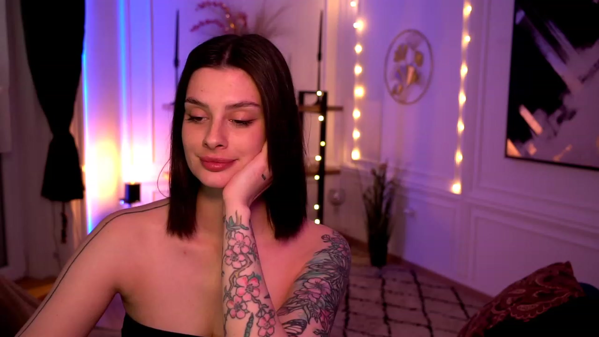 Gallery image thumbnail from lucynutty's myfreecams stream on, 05/02/2023, 12:46 image 13 of 20