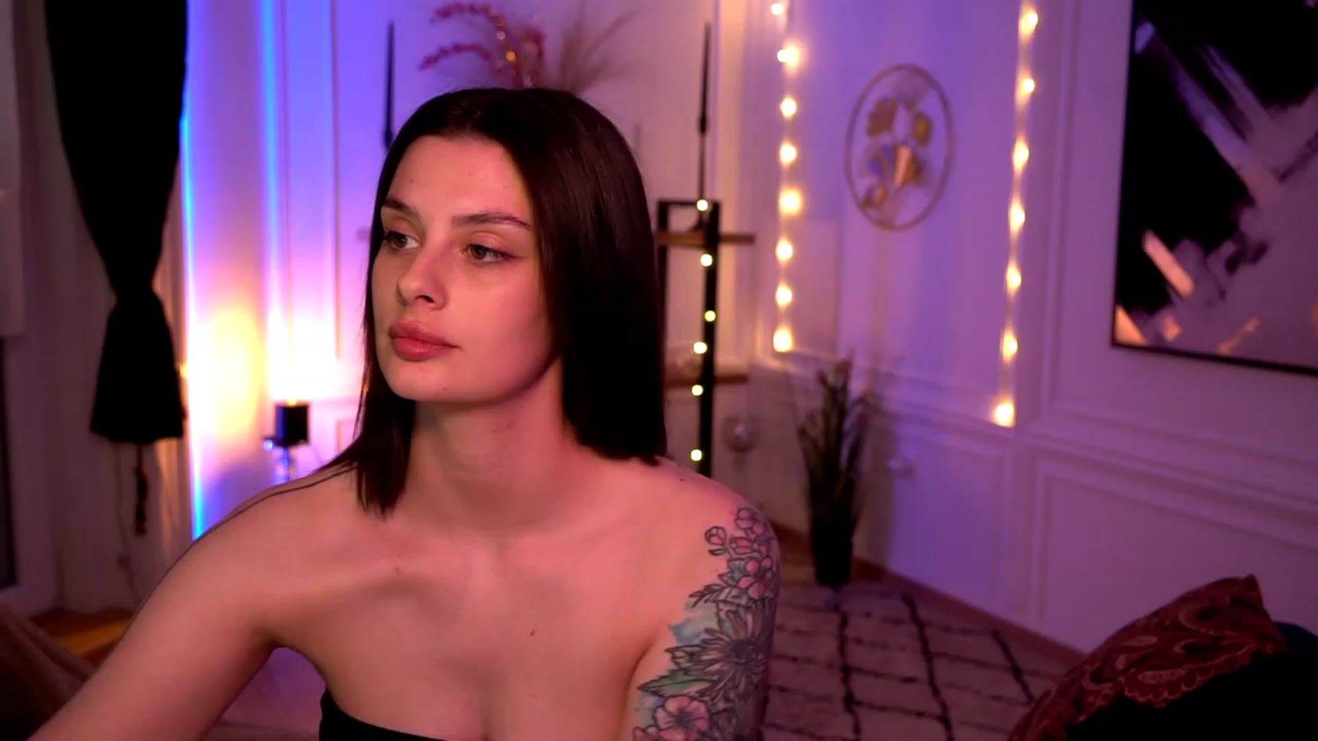 Gallery image thumbnail from lucynutty's myfreecams stream on, 05/02/2023, 12:46 image 5 of 20