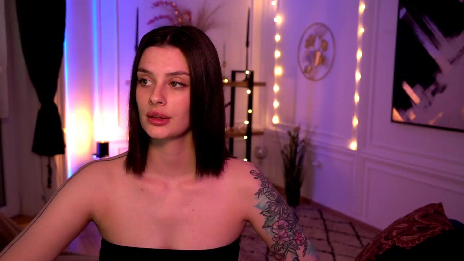 Gallery image thumbnail from lucynutty's myfreecams stream on, 05/02/2023, 12:46 image 10 of 20