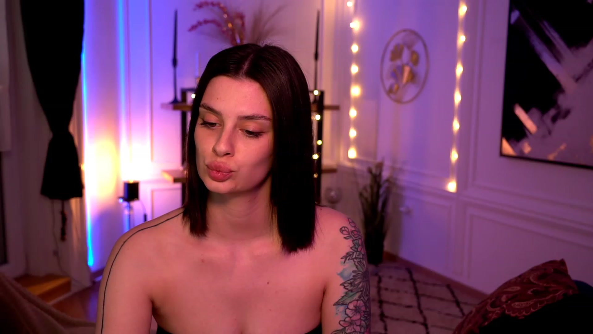 Gallery image thumbnail from lucynutty's myfreecams stream on, 05/02/2023, 12:46 image 15 of 20