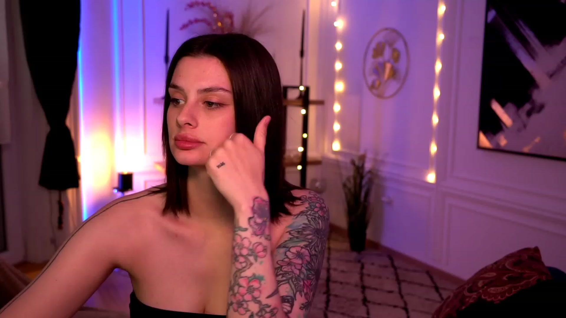 Gallery image thumbnail from lucynutty's myfreecams stream on, 05/02/2023, 12:46 image 17 of 20