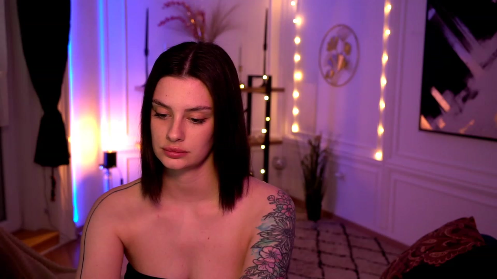 Gallery image thumbnail from lucynutty's myfreecams stream on, 05/02/2023, 12:46 image 9 of 20