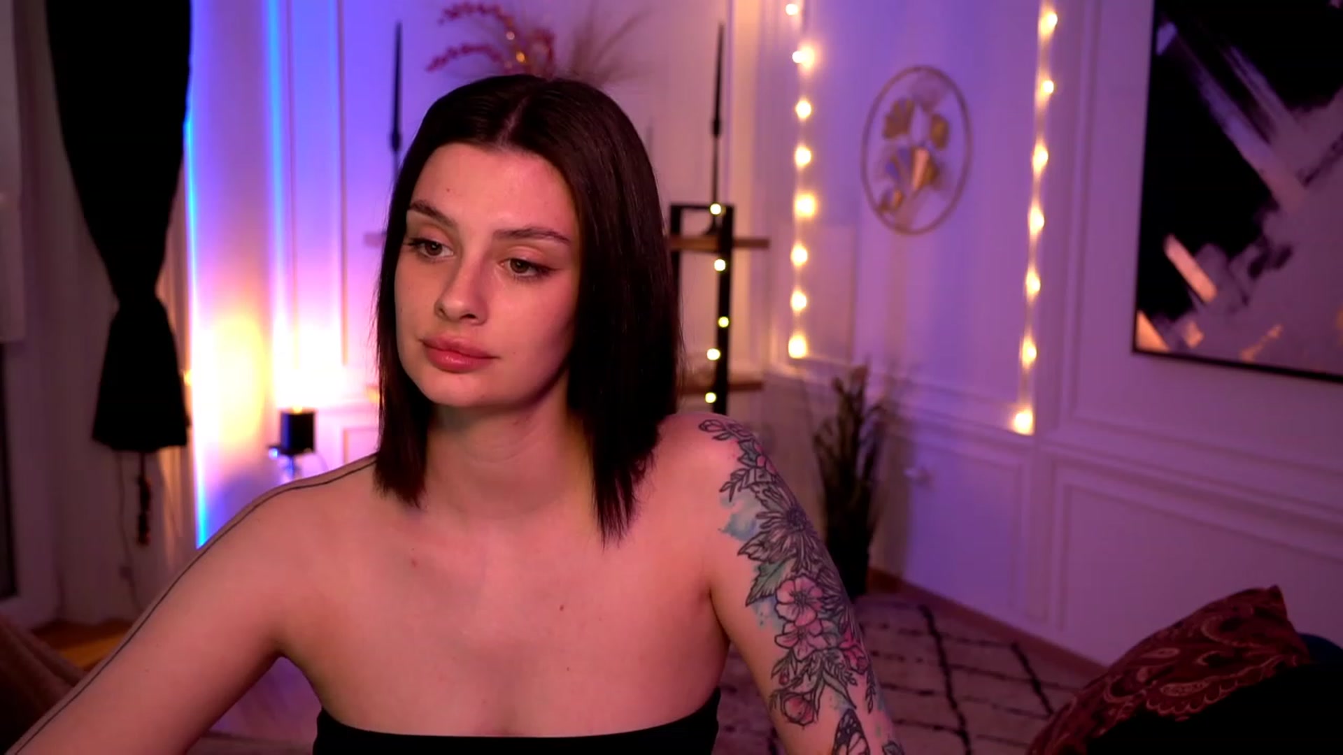 Gallery image thumbnail from lucynutty's myfreecams stream on, 05/02/2023, 12:46 image 8 of 20