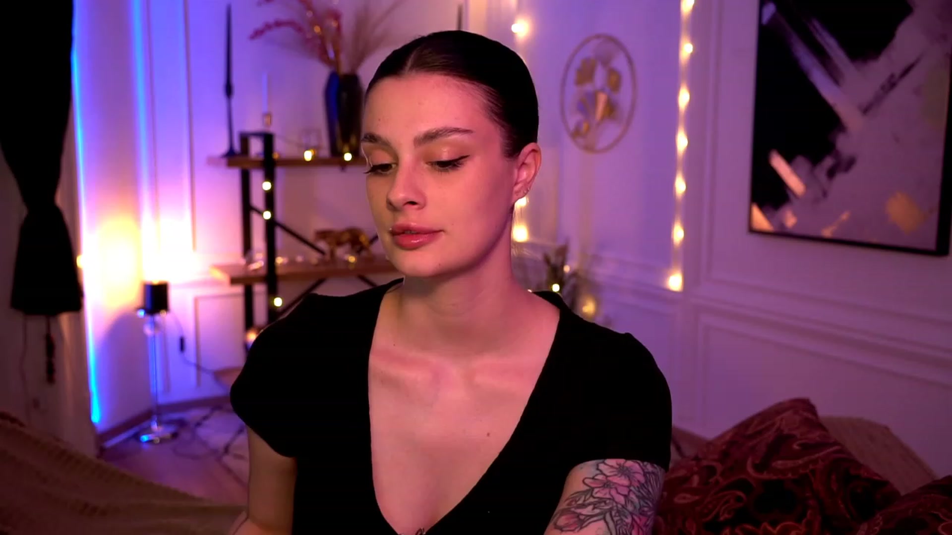 Gallery image thumbnail from lucynutty's myfreecams stream on, 05/04/2023, 10:07 image 10 of 20