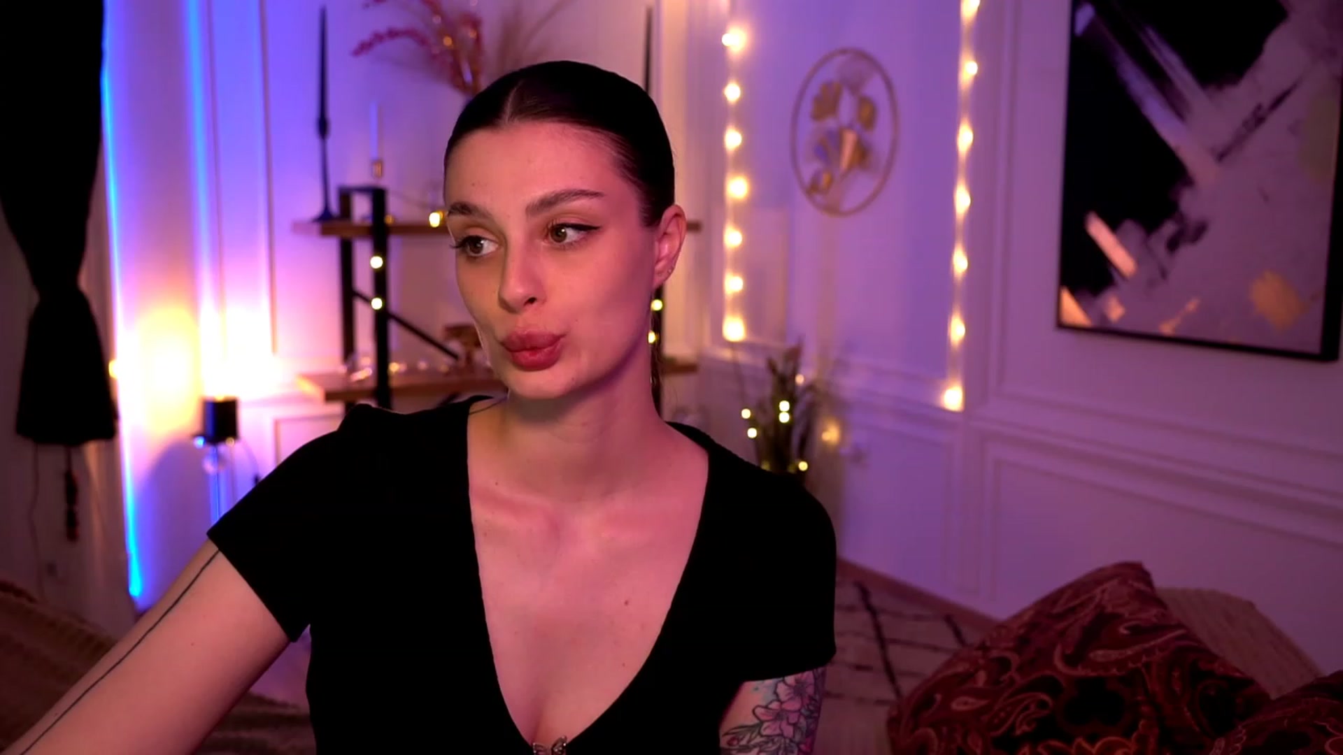 Gallery image thumbnail from lucynutty's myfreecams stream on, 05/04/2023, 10:07 image 3 of 20