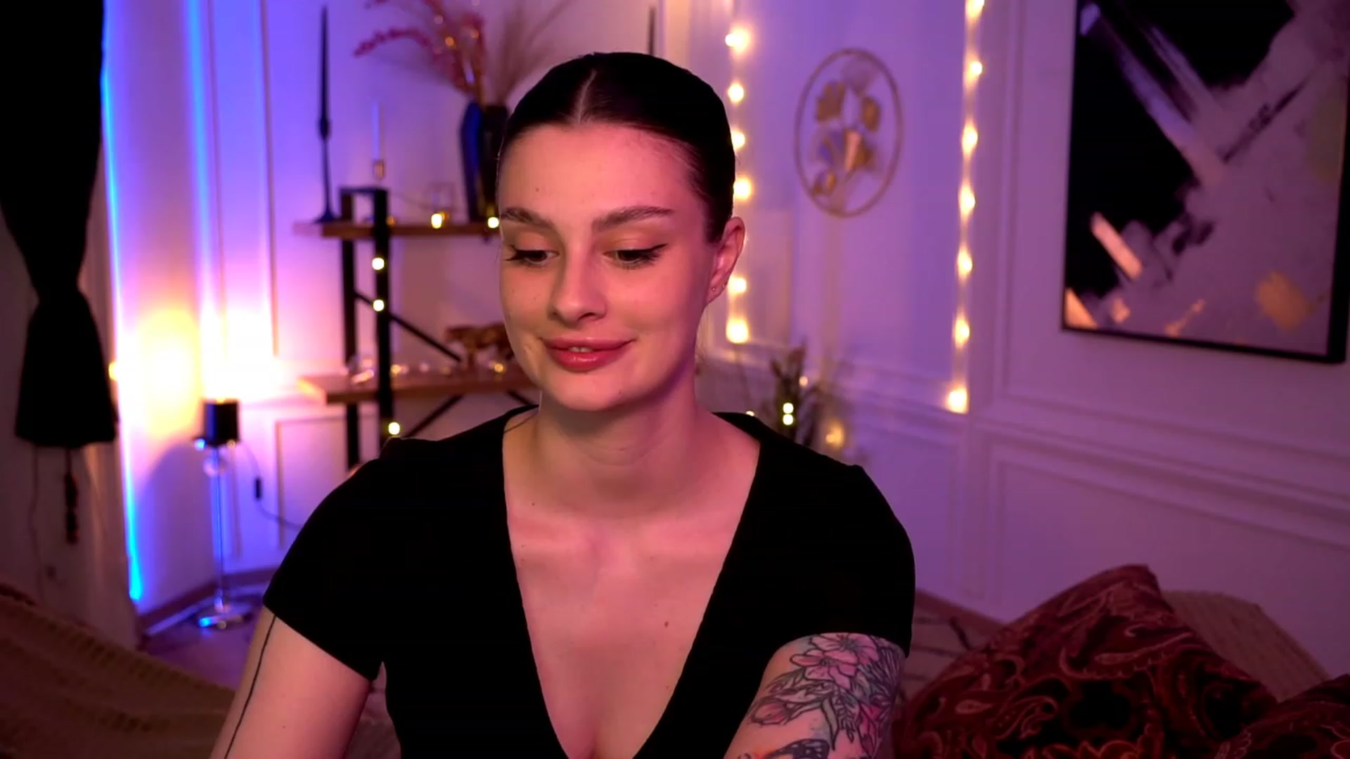 Gallery image thumbnail from lucynutty's myfreecams stream on, 05/04/2023, 10:07 image 7 of 20