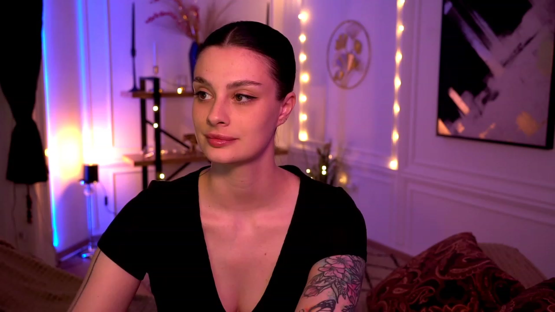 Gallery image thumbnail from lucynutty's myfreecams stream on, 05/04/2023, 10:07 image 8 of 20