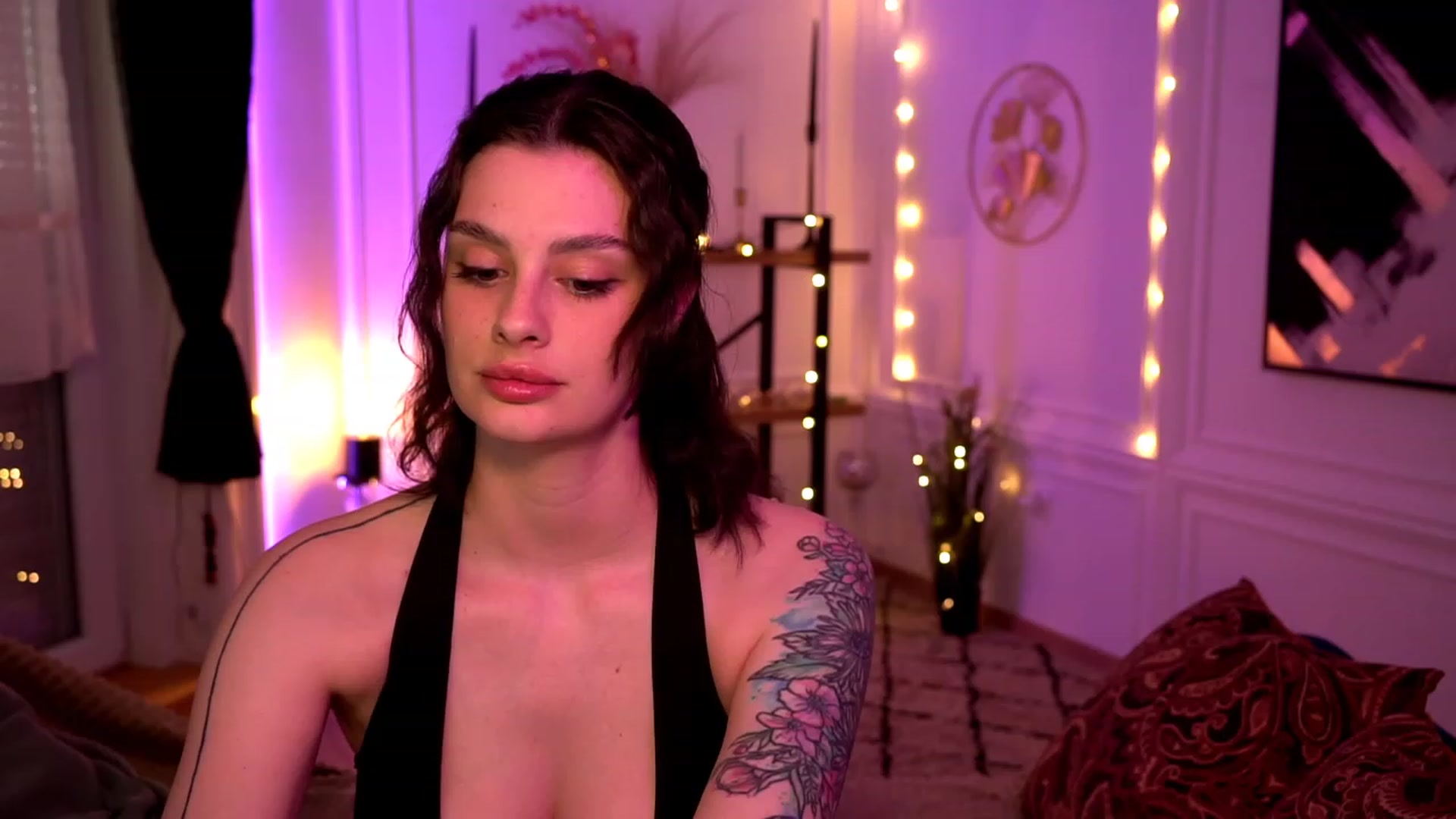 Gallery image thumbnail from lucynutty's myfreecams stream on, 05/05/2023, 16:18 image 6 of 20