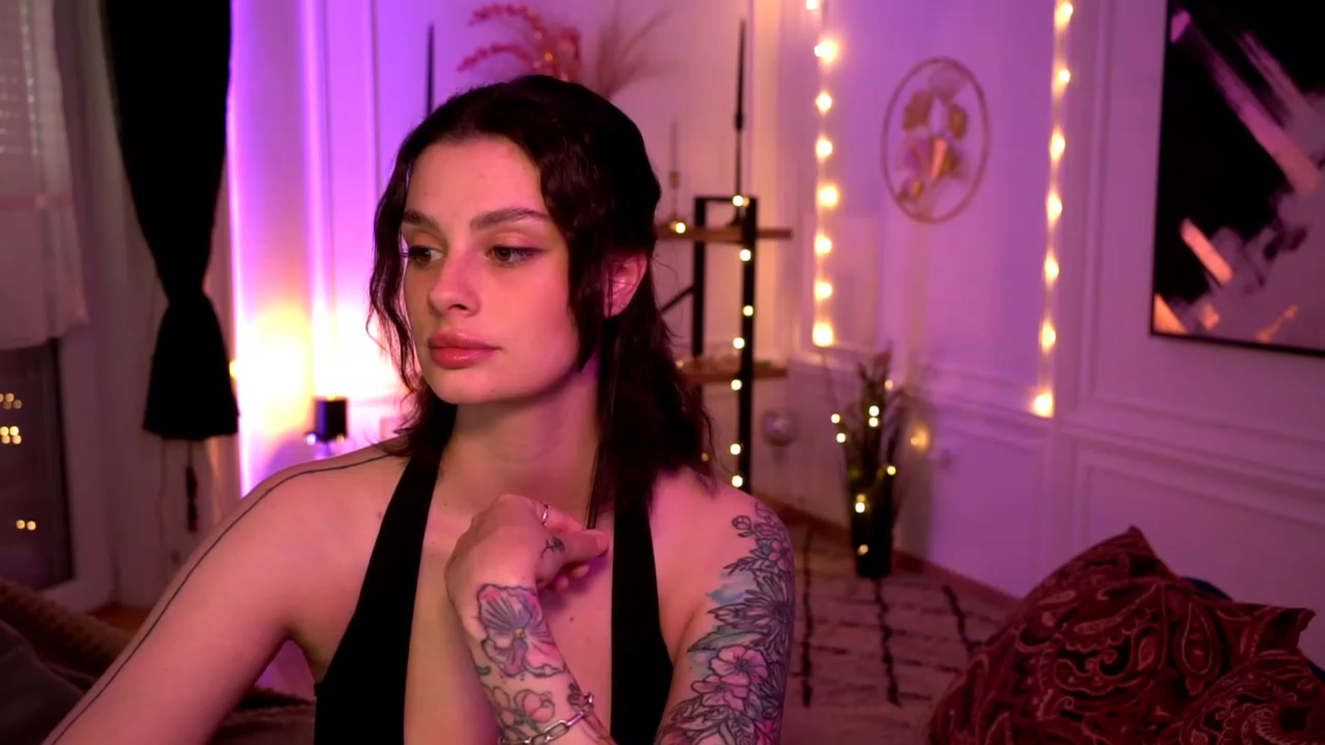 Gallery image thumbnail from lucynutty's myfreecams stream on, 05/05/2023, 16:18 image 7 of 20