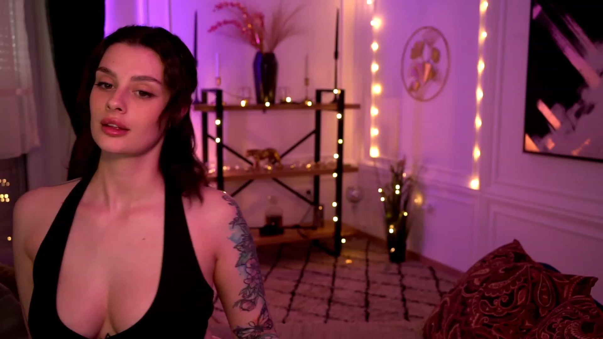 Gallery image thumbnail from lucynutty's myfreecams stream on, 05/05/2023, 16:18 image 5 of 20