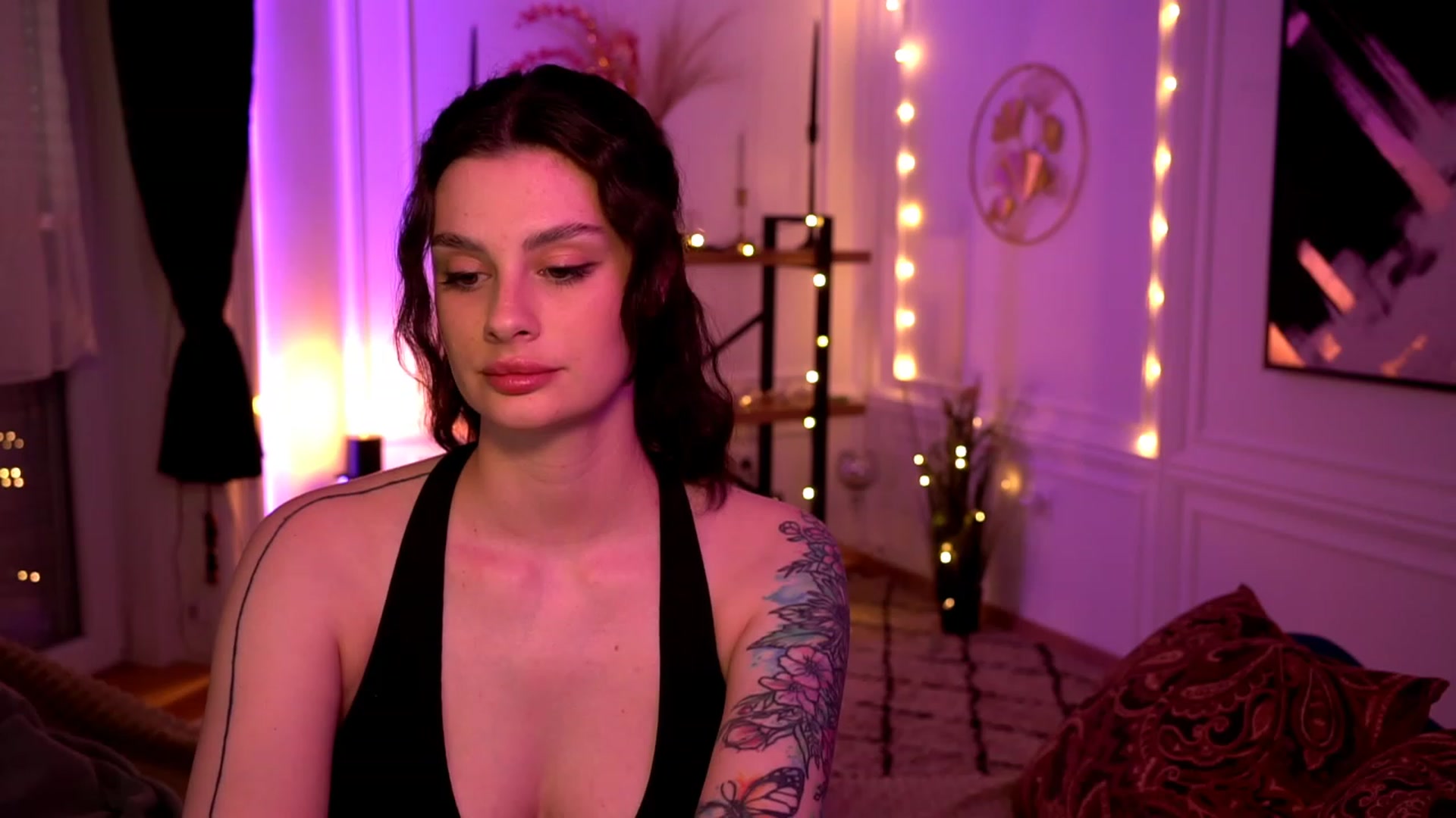 Gallery image thumbnail from lucynutty's myfreecams stream on, 05/05/2023, 18:29 image 7 of 20