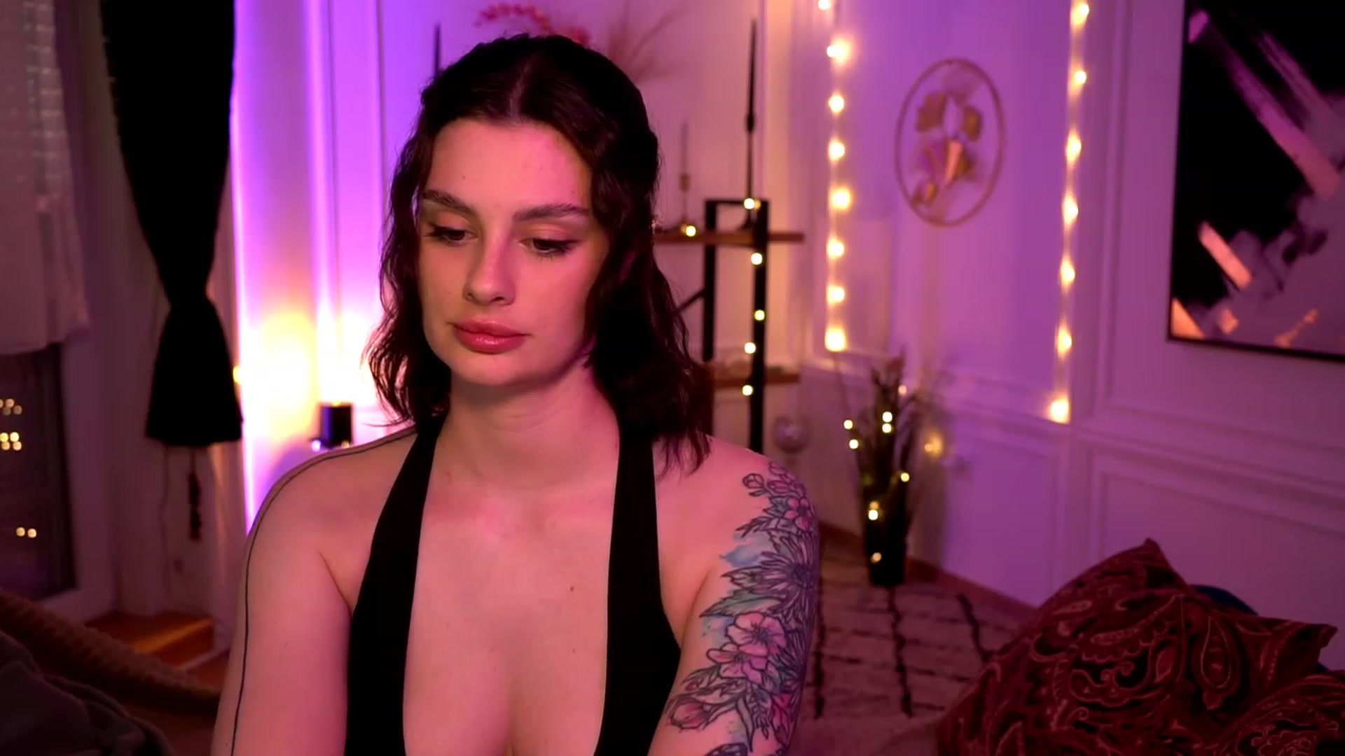 Gallery image thumbnail from lucynutty's myfreecams stream on, 05/05/2023, 18:29 image 5 of 20