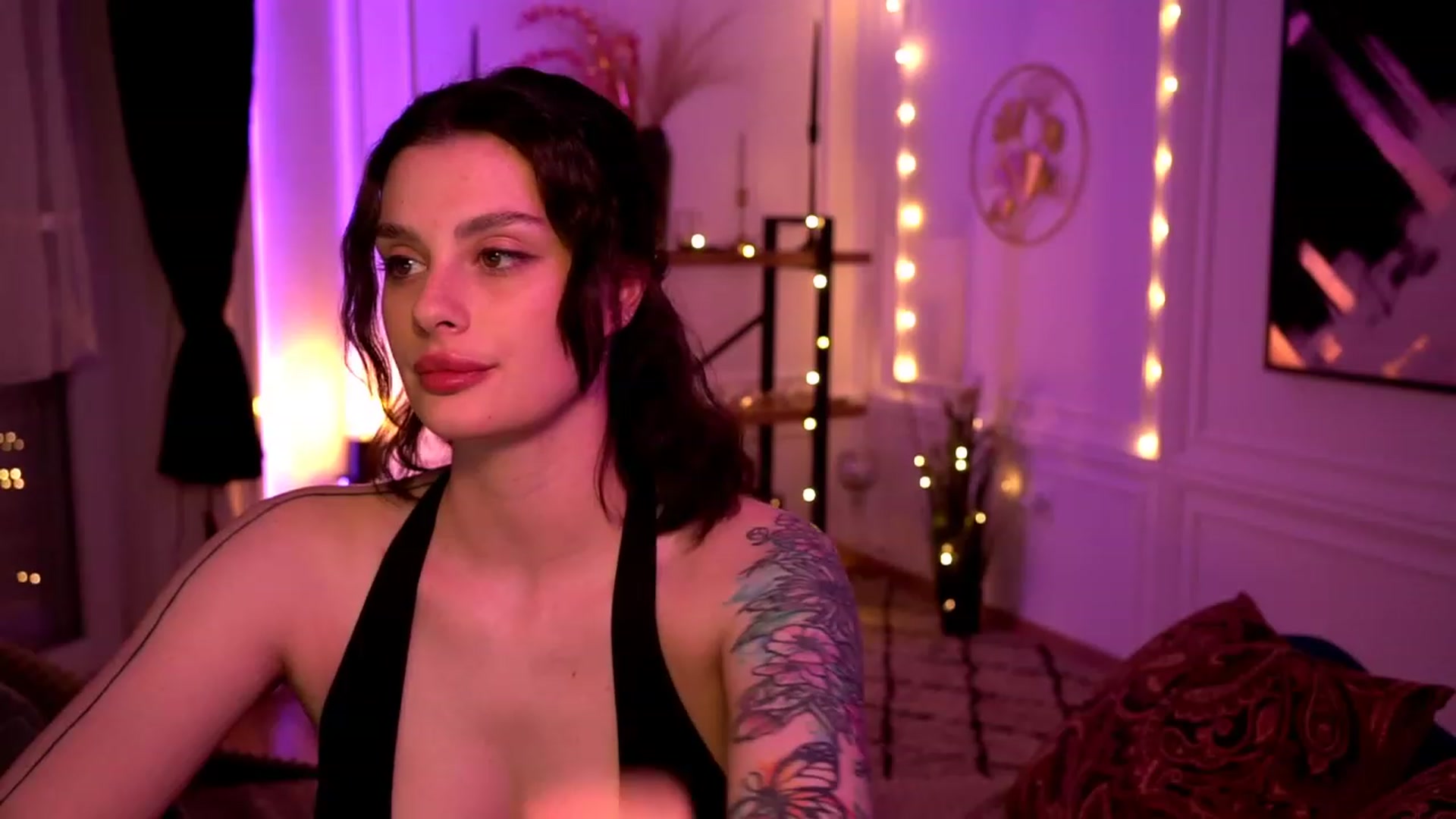 Gallery image thumbnail from lucynutty's myfreecams stream on, 05/05/2023, 18:29 image 15 of 20
