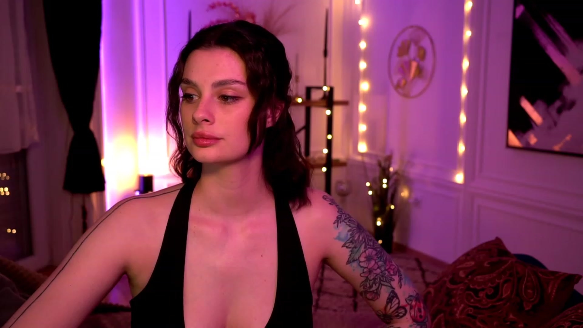 Gallery image thumbnail from lucynutty's myfreecams stream on, 05/05/2023, 18:29 image 13 of 20