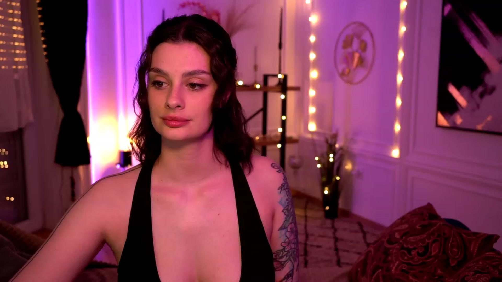Gallery image thumbnail from lucynutty's myfreecams stream on, 05/05/2023, 18:29 image 10 of 20