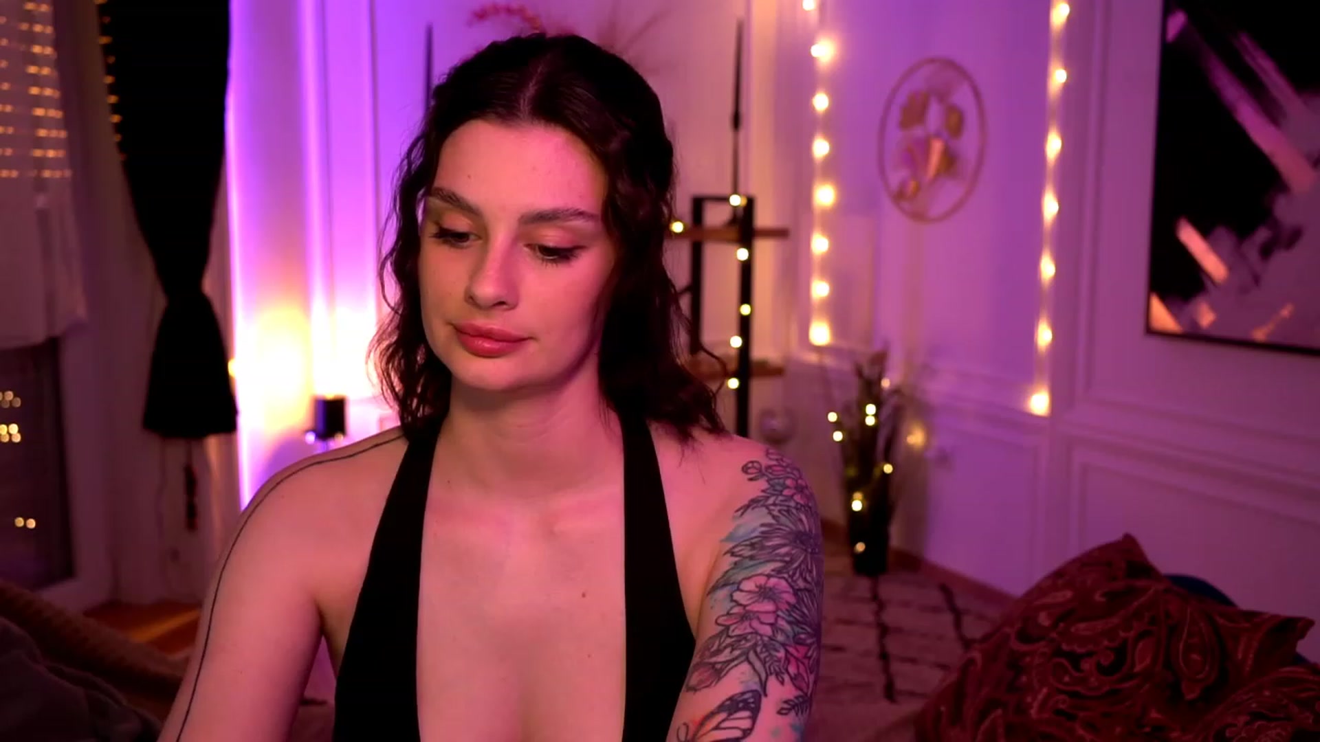 Gallery image thumbnail from lucynutty's myfreecams stream on, 05/05/2023, 18:29 image 11 of 20