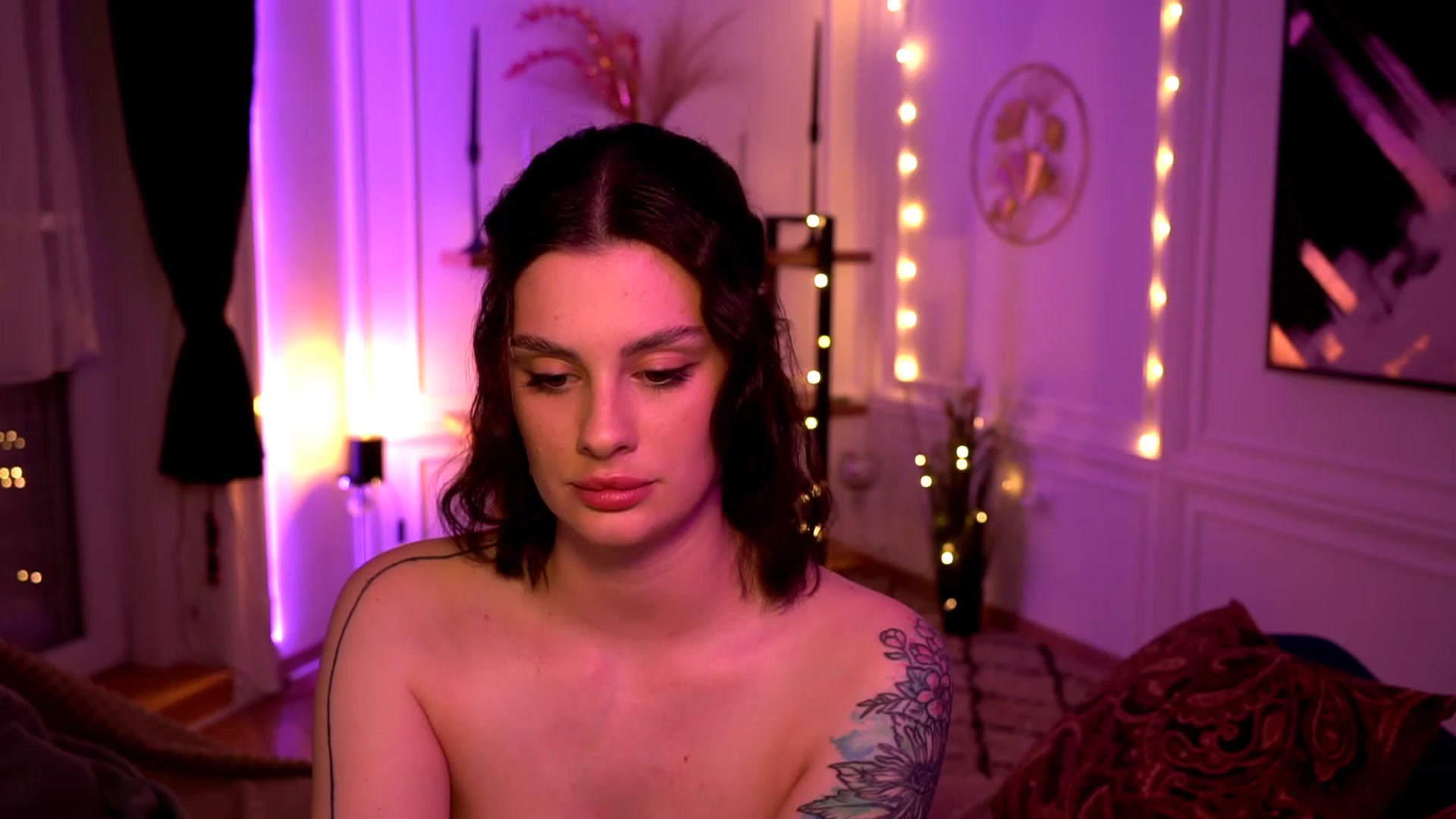 Gallery image thumbnail from lucynutty's myfreecams stream on, 05/05/2023, 20:15 image 10 of 20