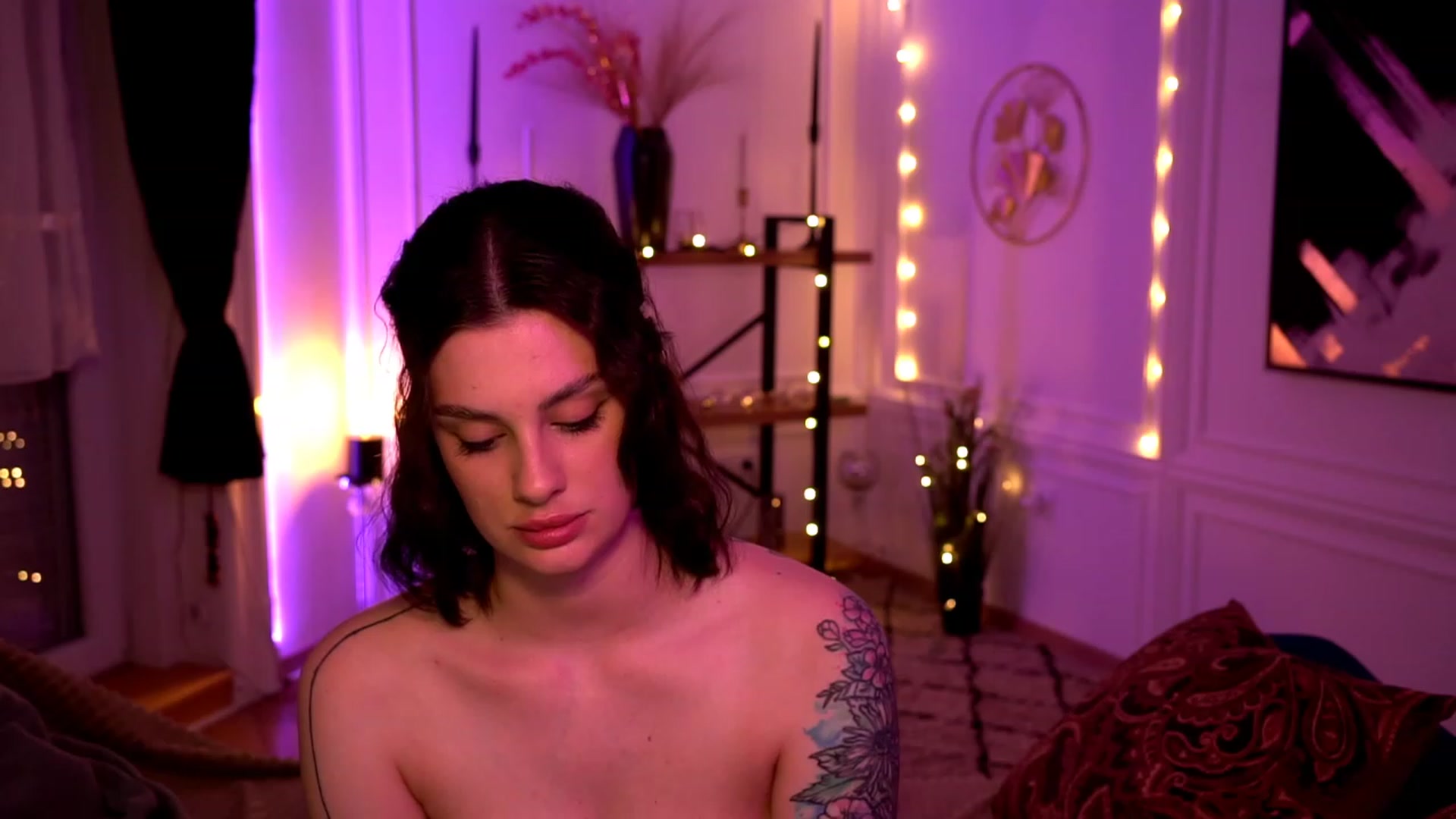 Gallery image thumbnail from lucynutty's myfreecams stream on, 05/05/2023, 20:15 image 14 of 20