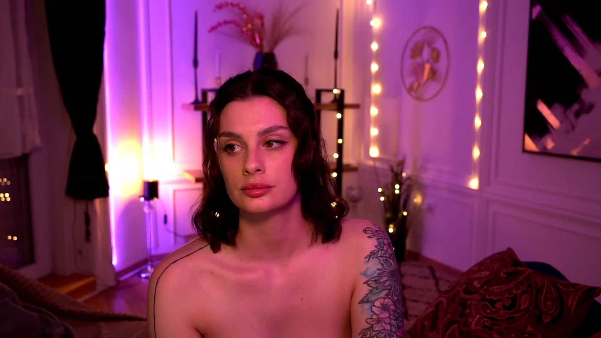 Gallery image thumbnail from lucynutty's myfreecams stream on, 05/05/2023, 20:15 image 11 of 20