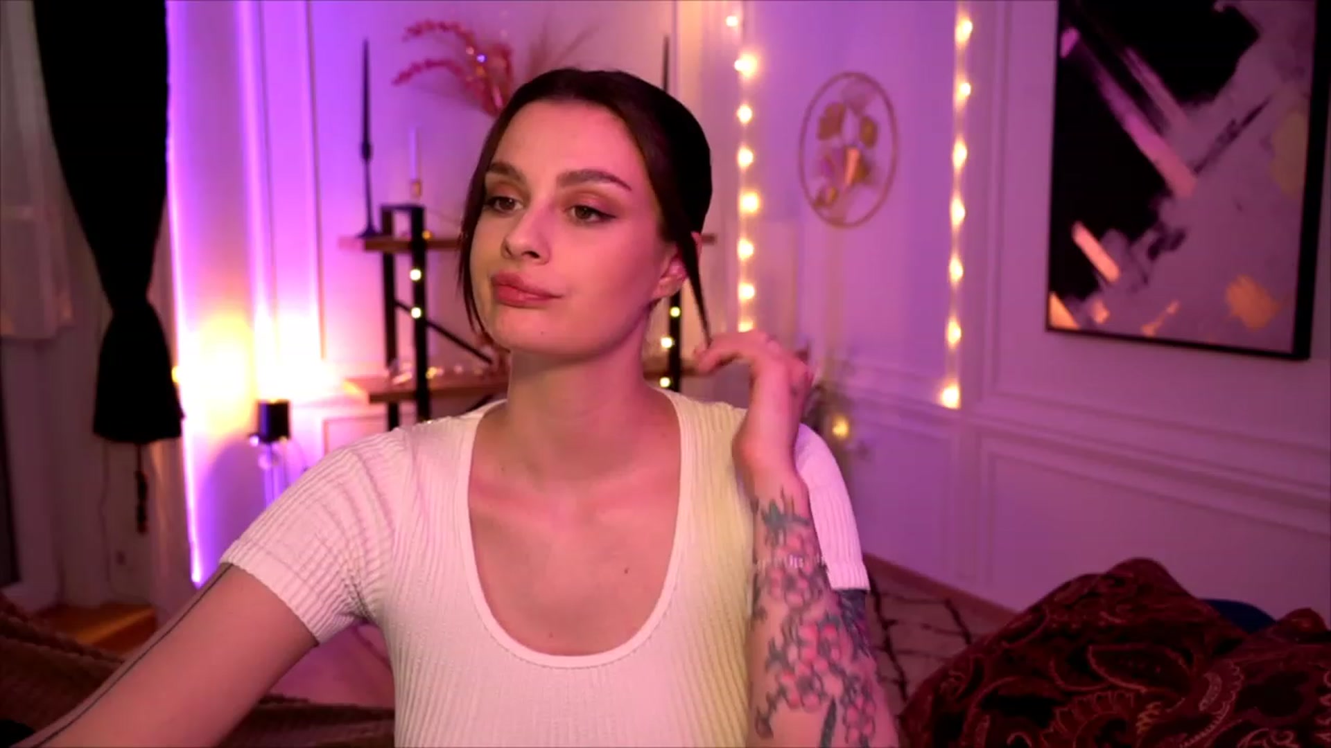 Gallery image thumbnail from lucynutty's myfreecams stream on, 05/06/2023, 16:30 image 12 of 20