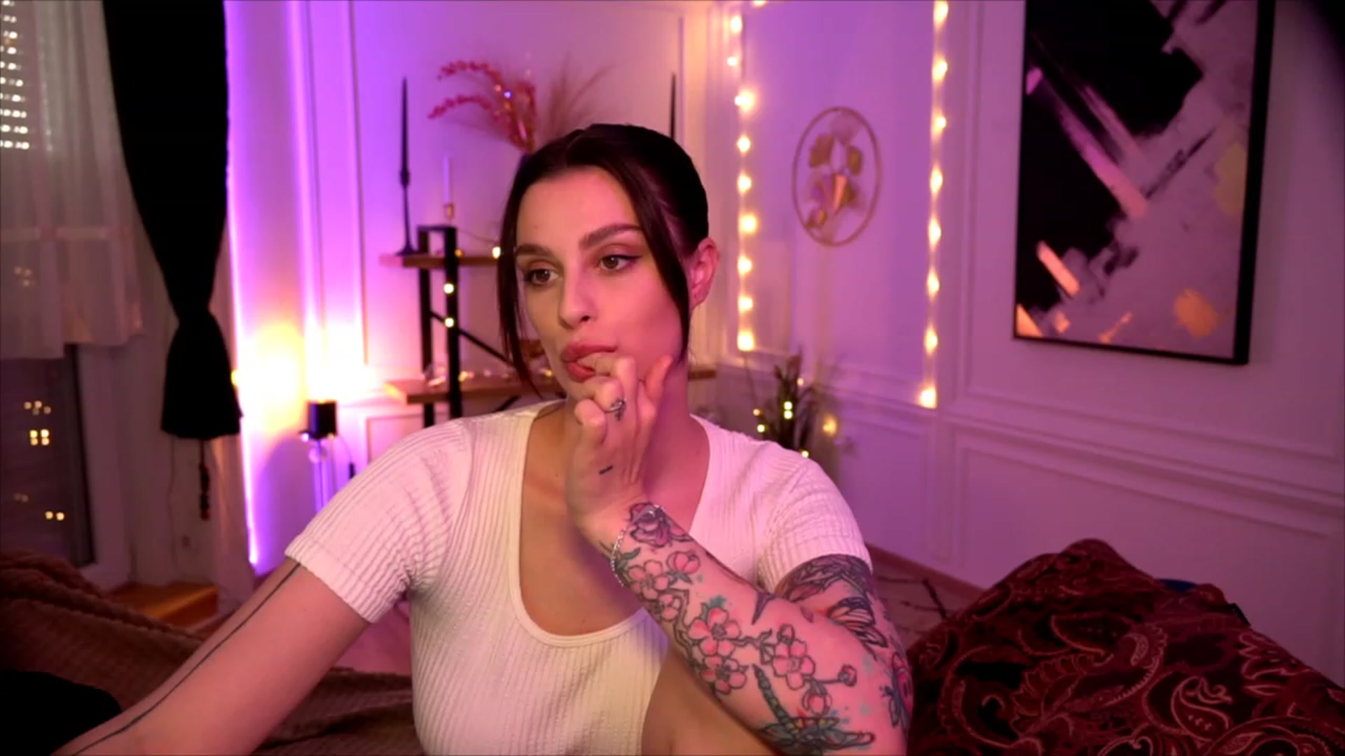 Gallery image thumbnail from lucynutty's myfreecams stream on, 05/06/2023, 16:30 image 6 of 20