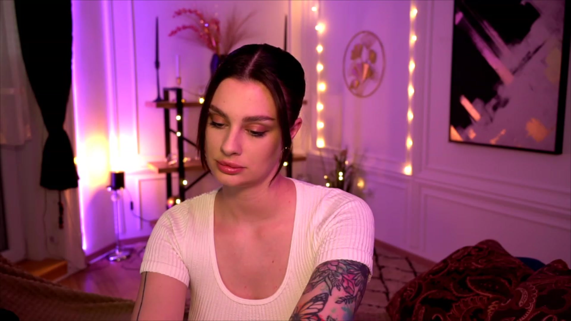 Gallery image thumbnail from lucynutty's myfreecams stream on, 05/06/2023, 16:30 image 14 of 20
