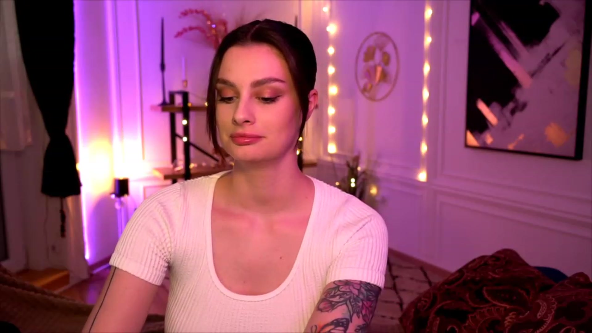 Gallery image thumbnail from lucynutty's myfreecams stream on, 05/06/2023, 16:30 image 16 of 20