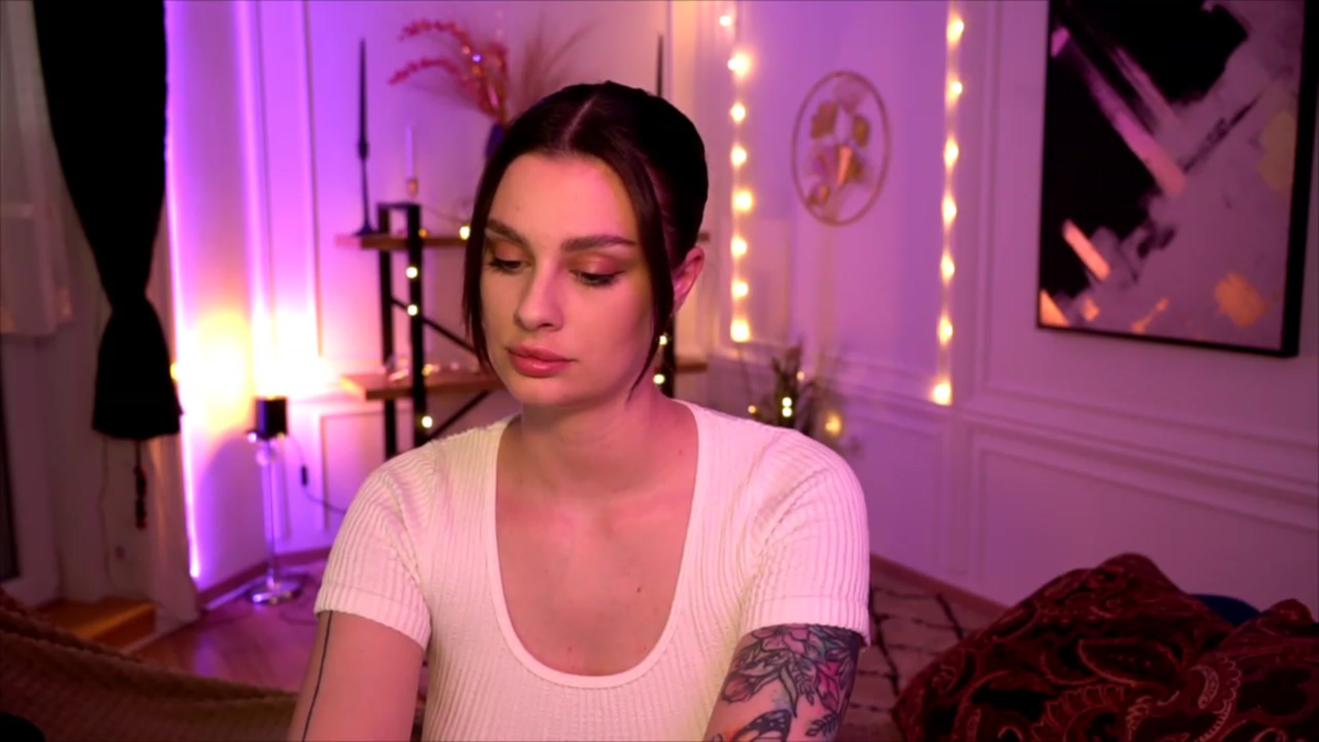 Gallery image thumbnail from lucynutty's myfreecams stream on, 05/06/2023, 16:30 image 13 of 20