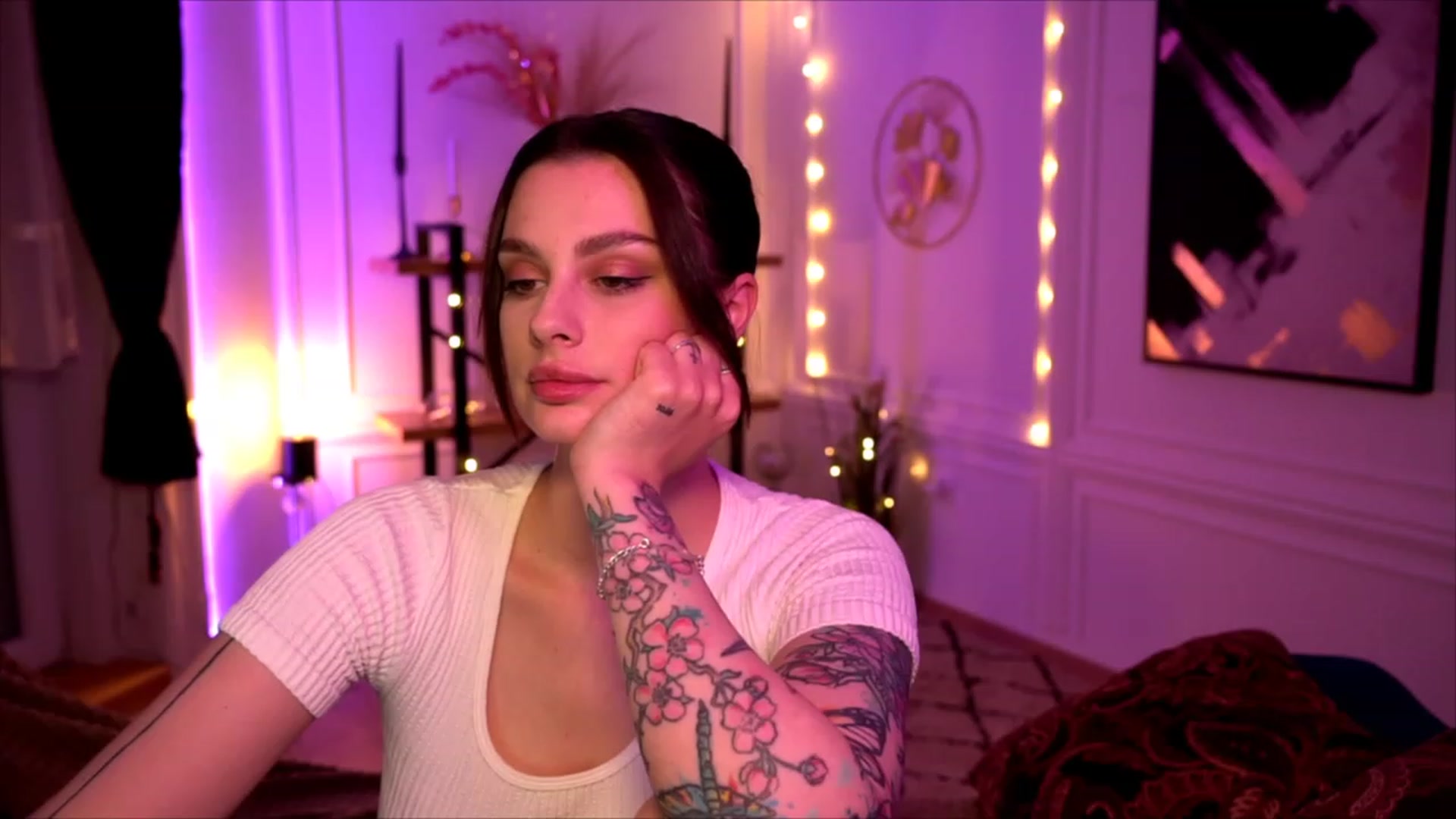 Gallery image thumbnail from lucynutty's myfreecams stream on, 05/06/2023, 19:14 image 14 of 20