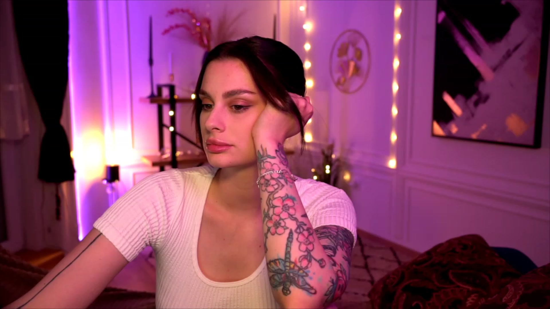 Gallery image thumbnail from lucynutty's myfreecams stream on, 05/06/2023, 19:14 image 9 of 20