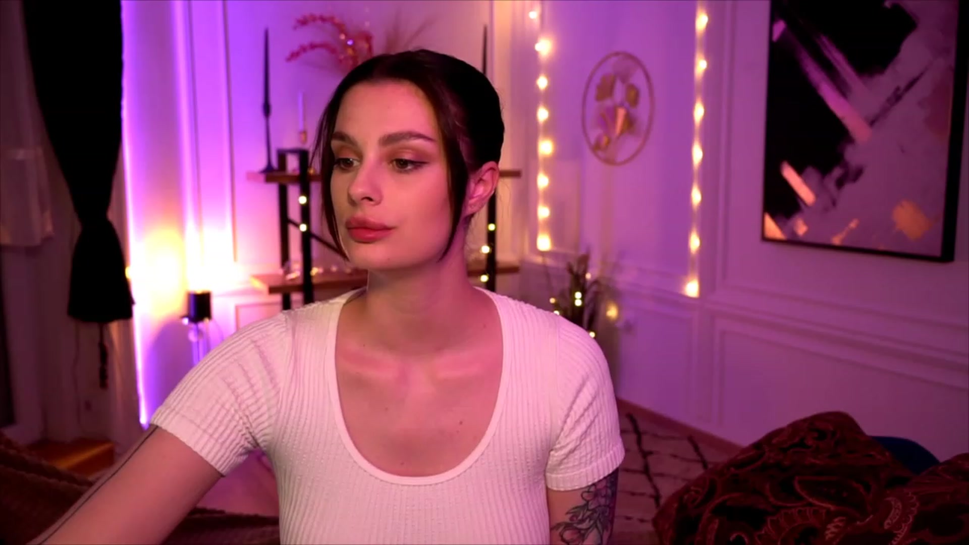 Gallery image thumbnail from lucynutty's myfreecams stream on, 05/06/2023, 19:14 image 3 of 20
