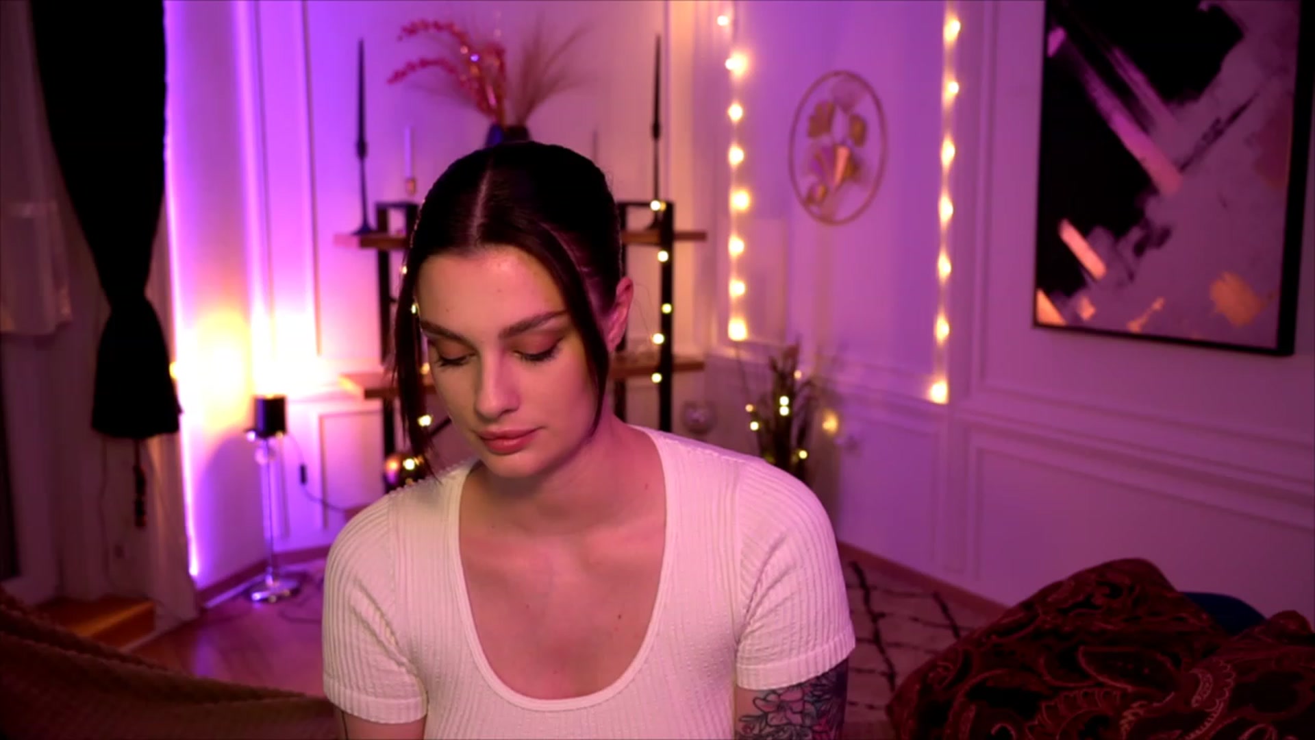 Gallery image thumbnail from lucynutty's myfreecams stream on, 05/06/2023, 19:14 image 2 of 20