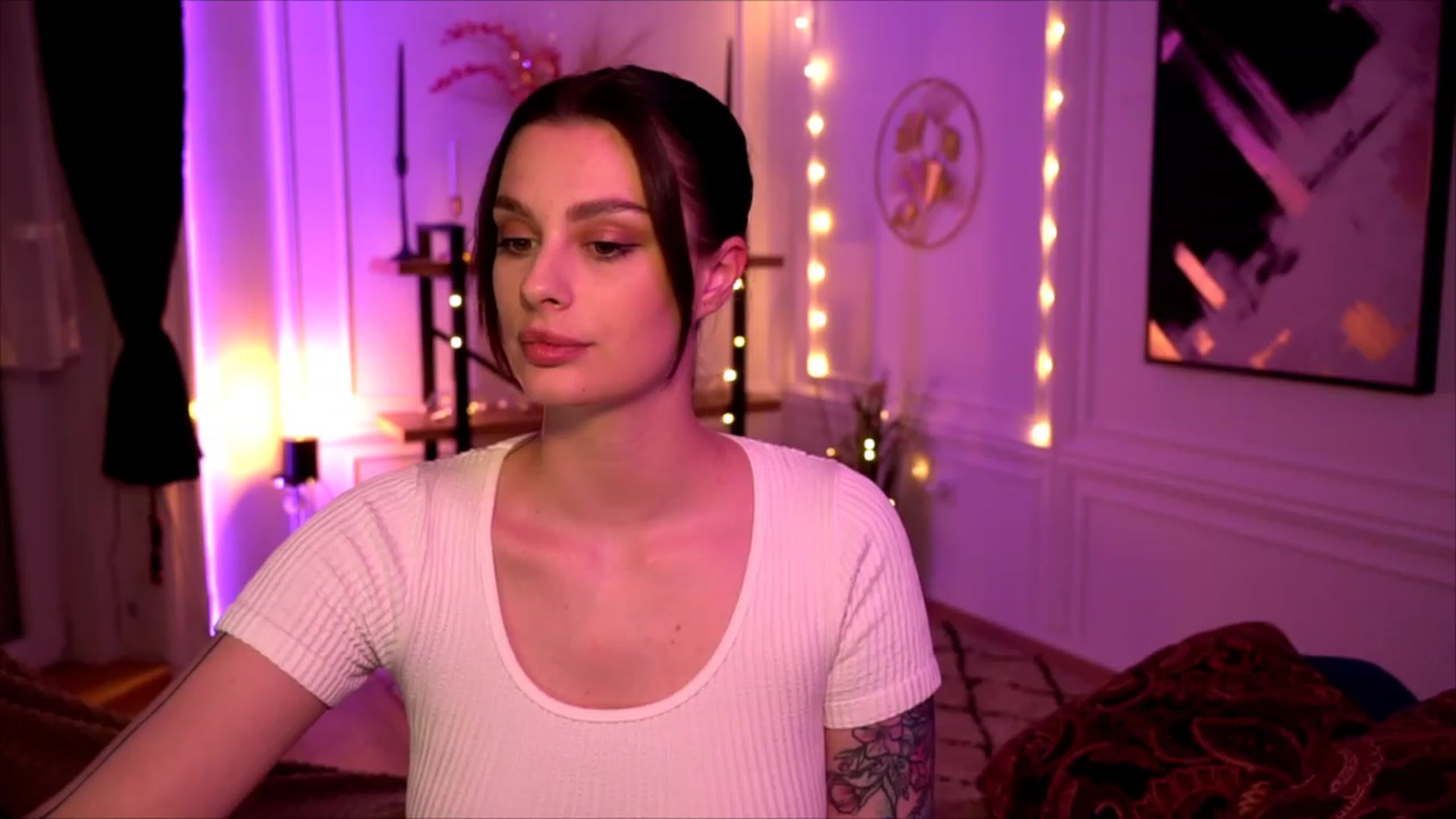 Gallery image thumbnail from lucynutty's myfreecams stream on, 05/06/2023, 19:14 image 6 of 20