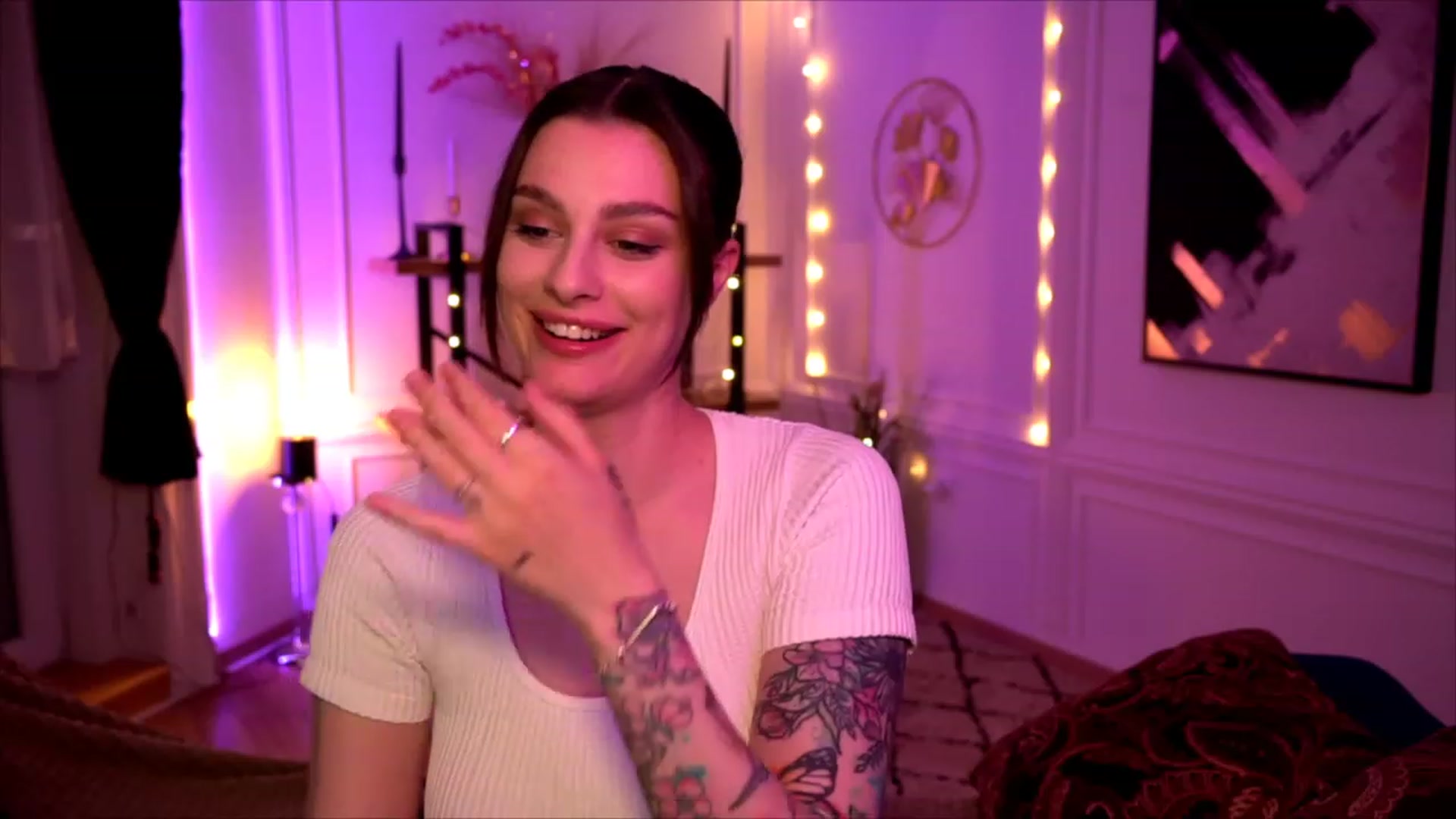 Gallery image thumbnail from lucynutty's myfreecams stream on, 05/06/2023, 19:14 image 12 of 20