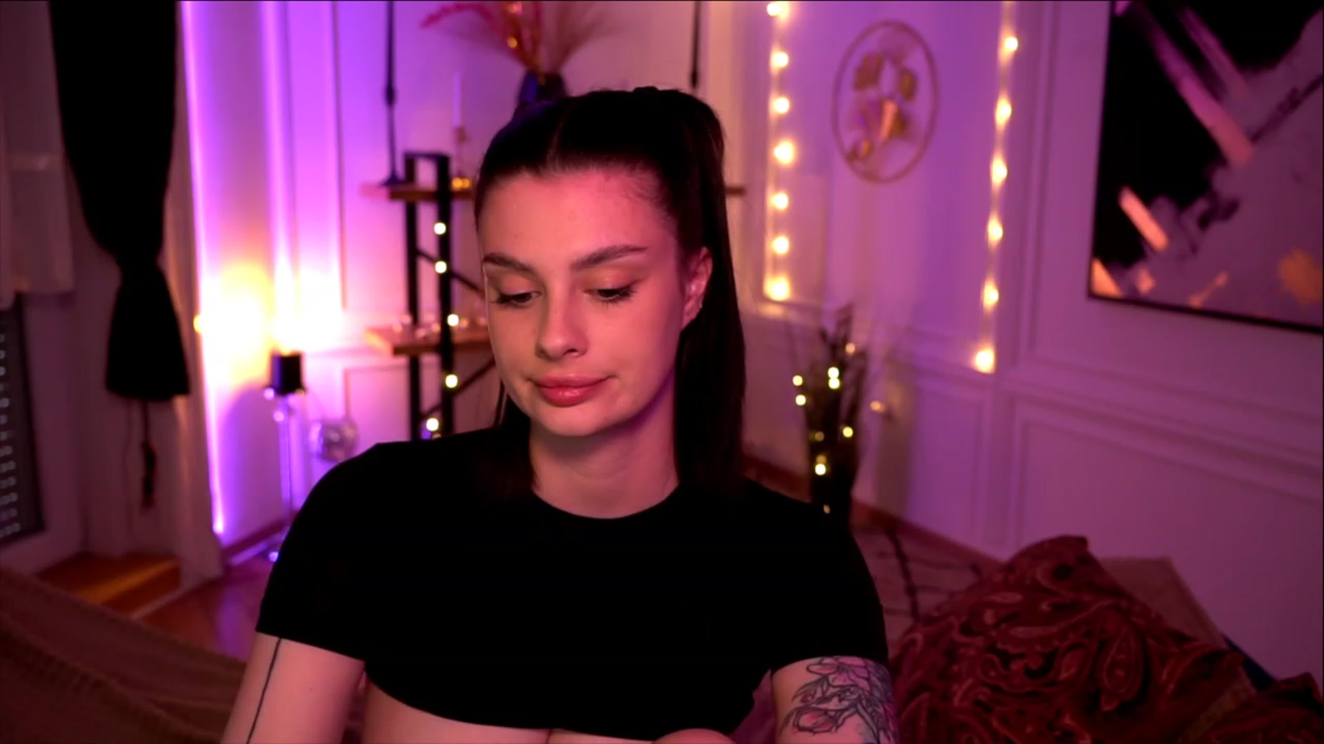 Gallery image thumbnail from lucynutty's myfreecams stream on, 05/11/2023, 17:07 image 8 of 20
