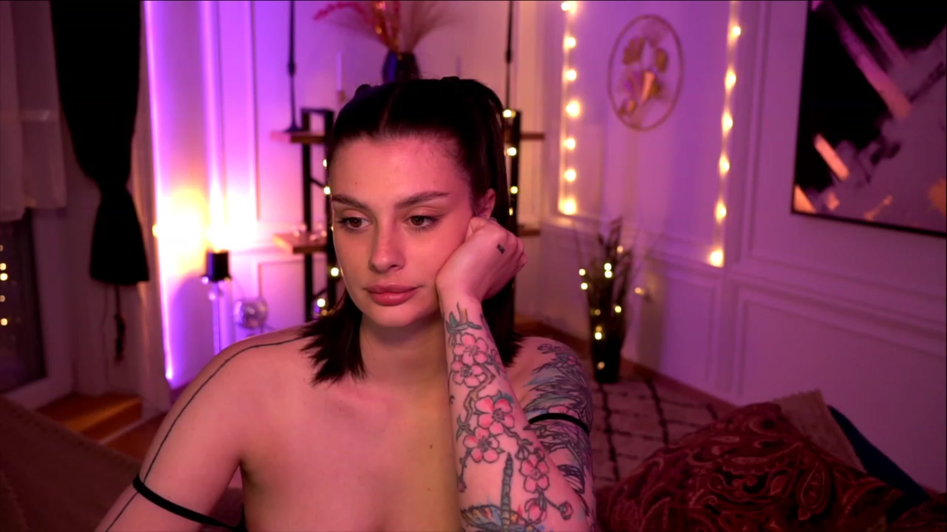 Gallery image thumbnail from lucynutty's myfreecams stream on, 05/11/2023, 20:01 image 6 of 20