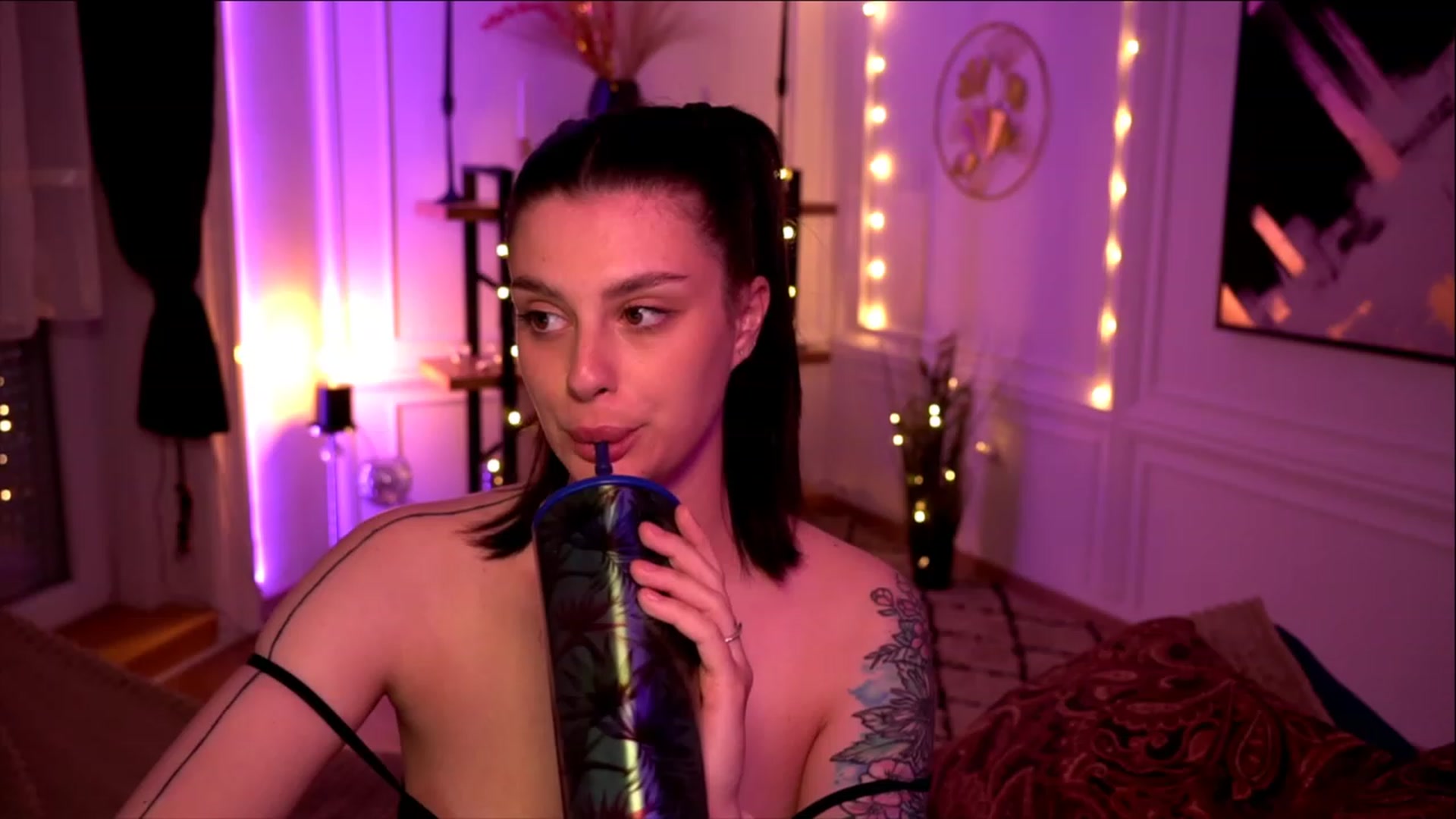 Gallery image thumbnail from lucynutty's myfreecams stream on, 05/11/2023, 20:01 image 4 of 20