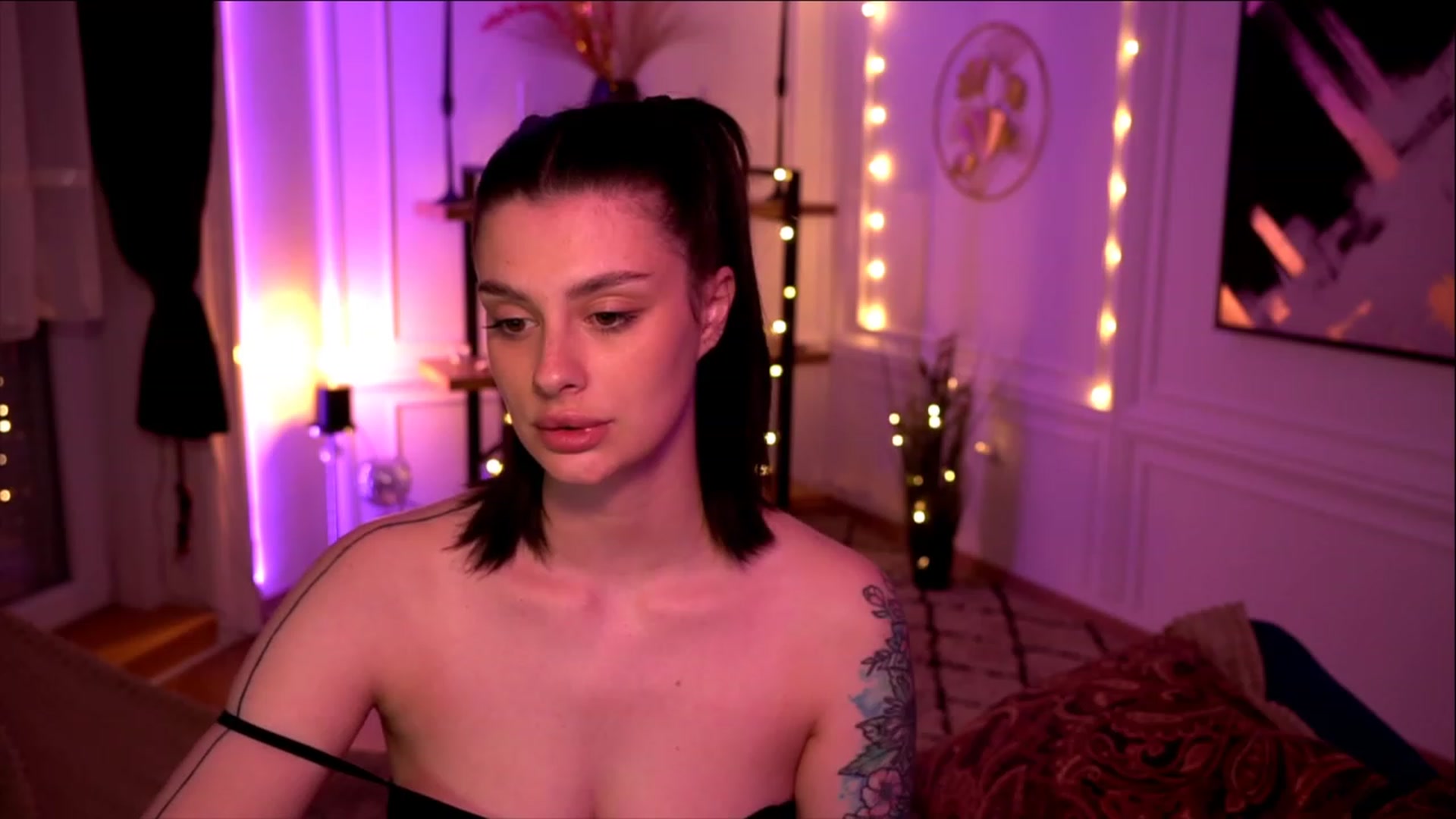 Gallery image thumbnail from lucynutty's myfreecams stream on, 05/11/2023, 20:01 image 11 of 20