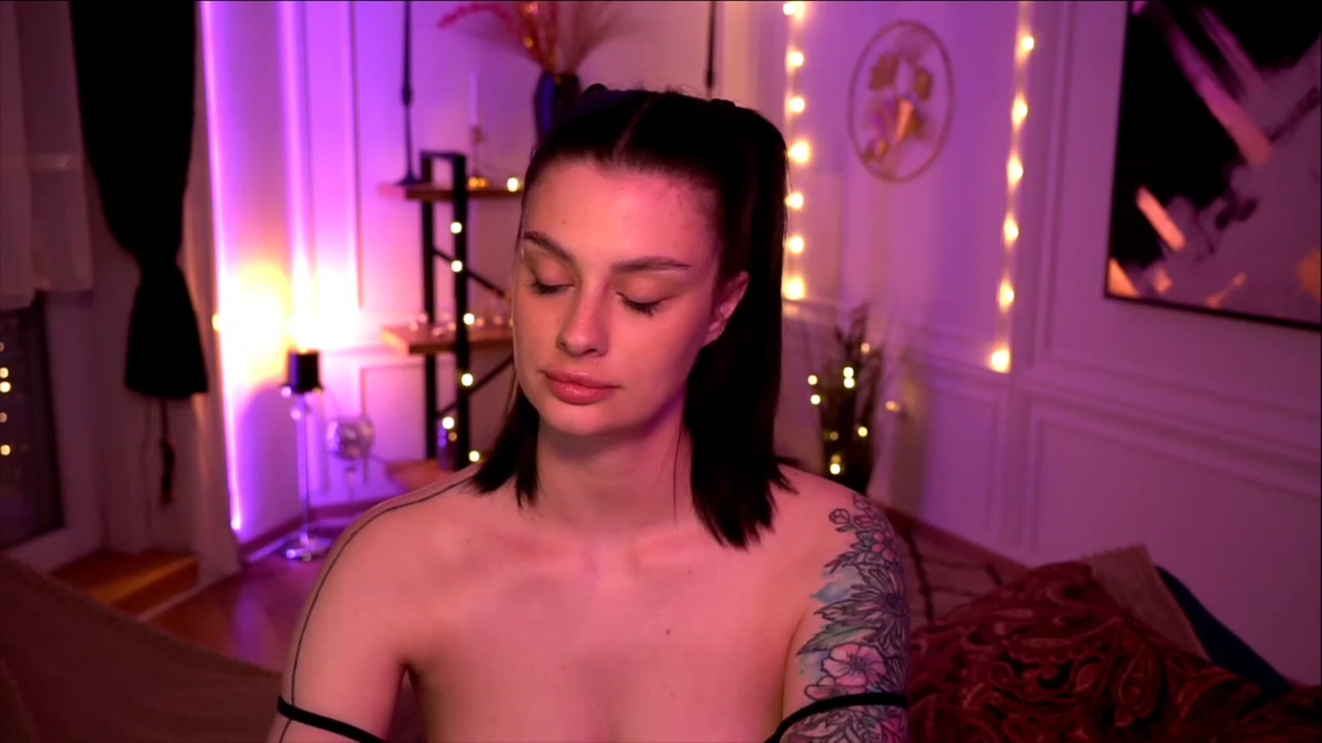 Gallery image thumbnail from lucynutty's myfreecams stream on, 05/11/2023, 20:01 image 5 of 20
