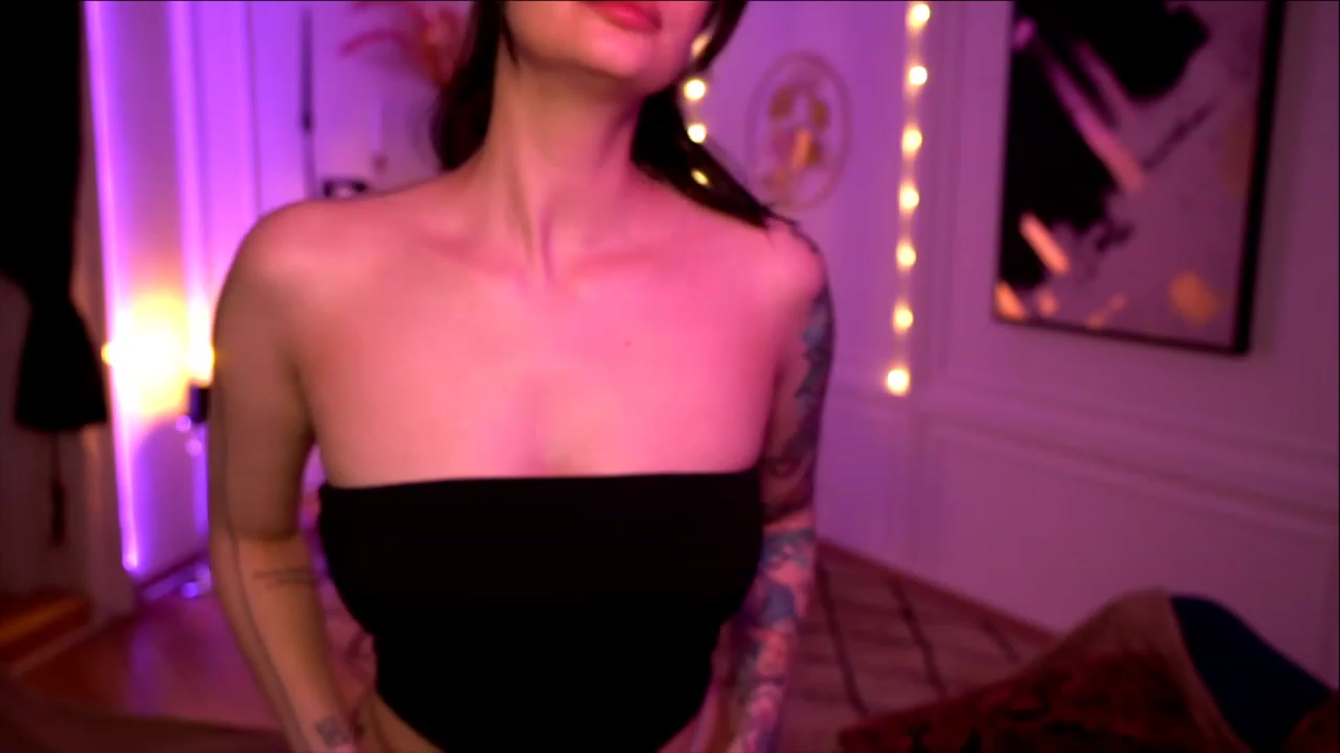 Gallery image thumbnail from lucynutty's myfreecams stream on, 05/13/2023, 12:51 image 11 of 20