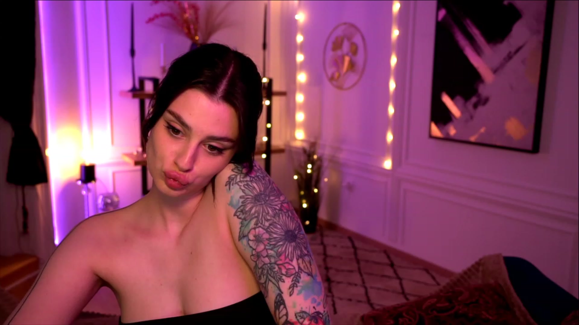 Gallery image thumbnail from lucynutty's myfreecams stream on, 05/13/2023, 12:51 image 19 of 20