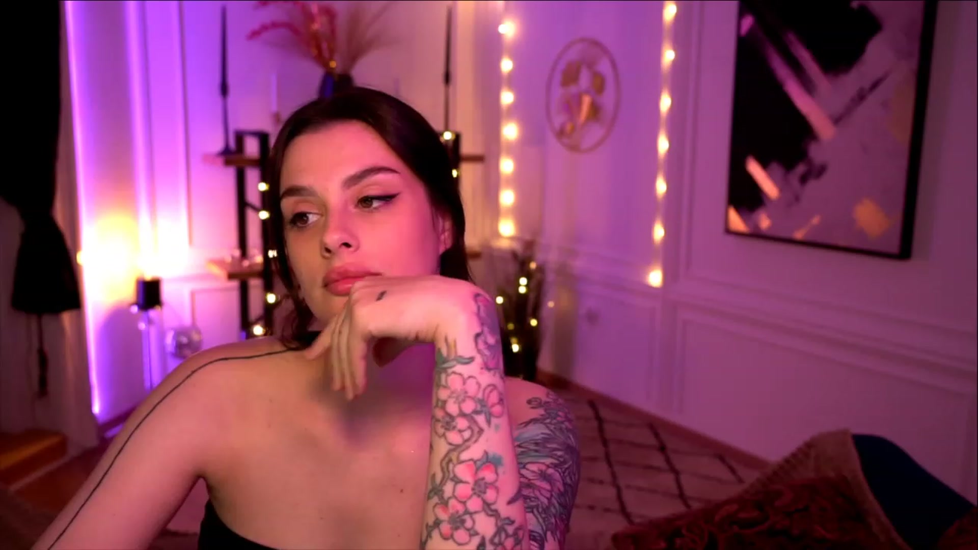 Gallery image thumbnail from lucynutty's myfreecams stream on, 05/13/2023, 12:51 image 15 of 20