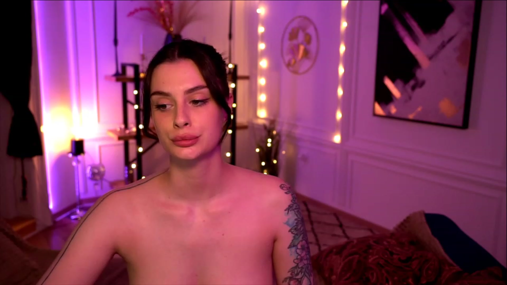 Gallery image thumbnail from lucynutty's myfreecams stream on, 05/14/2023, 20:21 image 9 of 20