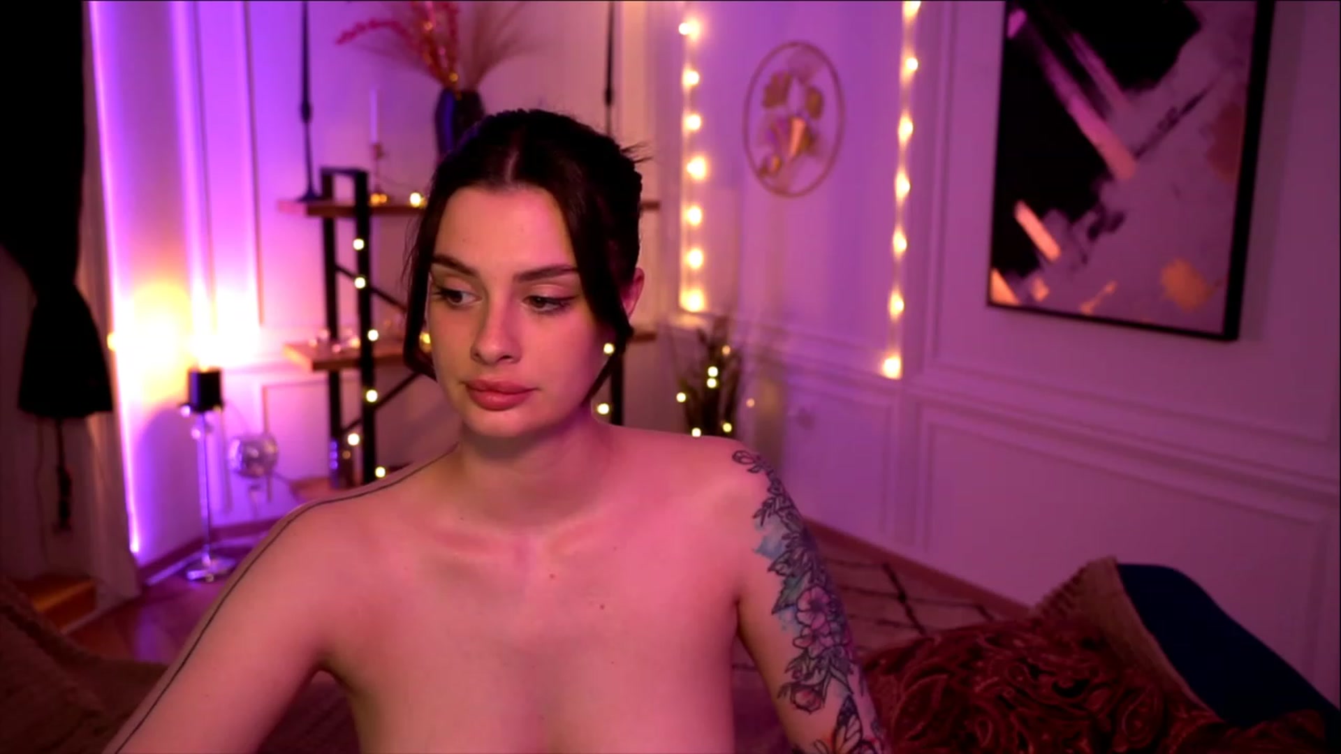 Gallery image thumbnail from lucynutty's myfreecams stream on, 05/14/2023, 20:21 image 16 of 20