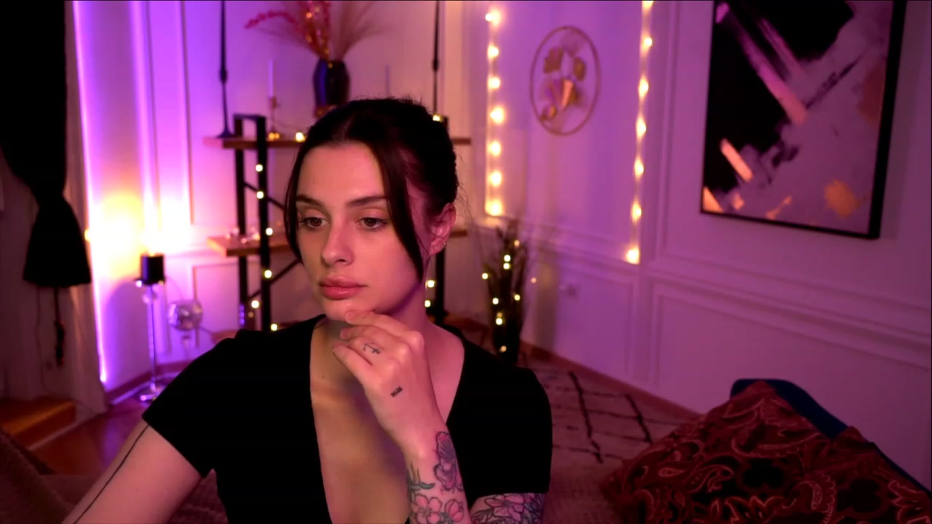 Gallery image thumbnail from lucynutty's myfreecams stream on, 05/16/2023, 16:23 image 14 of 20