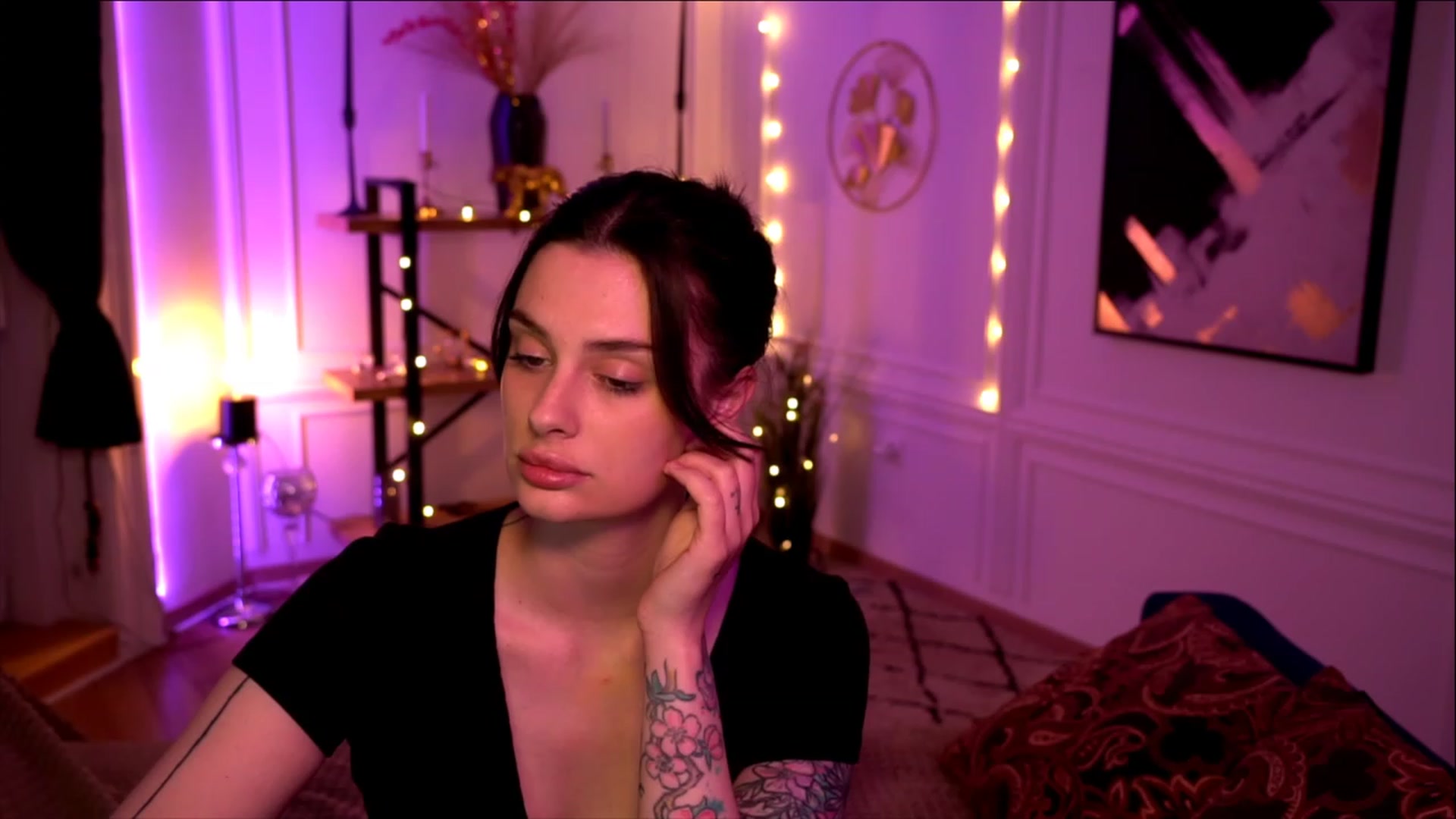 Gallery image thumbnail from lucynutty's myfreecams stream on, 05/16/2023, 16:23 image 13 of 20